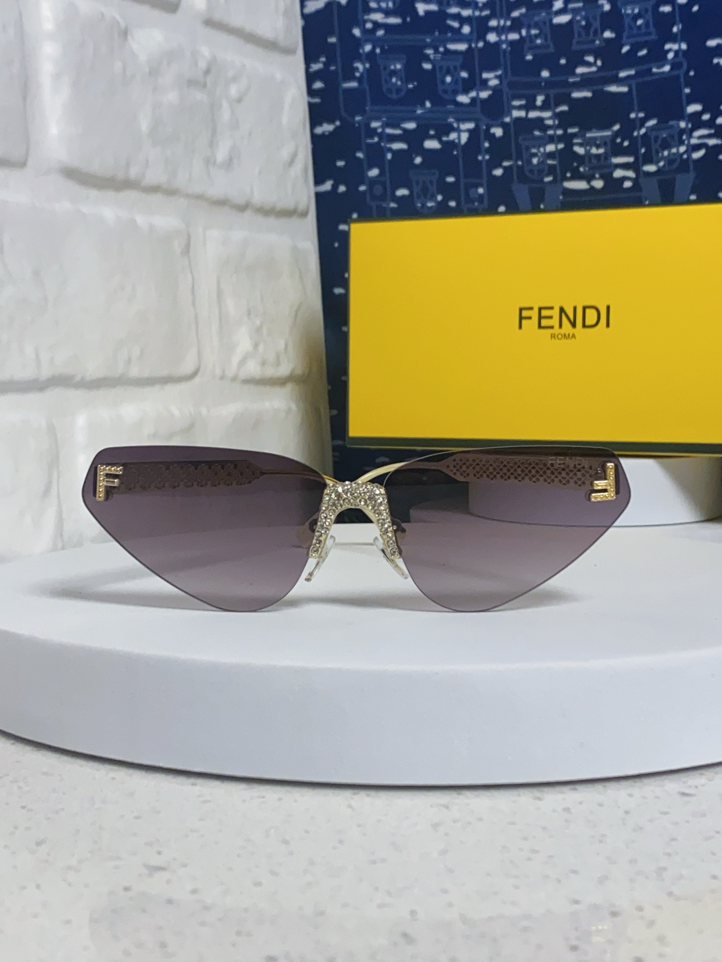 FENDI フェンディ フェンディ フェンディ フェンディ サングラス フェンディ フェンディ フェンディ 金色 グラデーション ドラゴン フェンディ フェンディ フェンディ 7777 - 画像 5