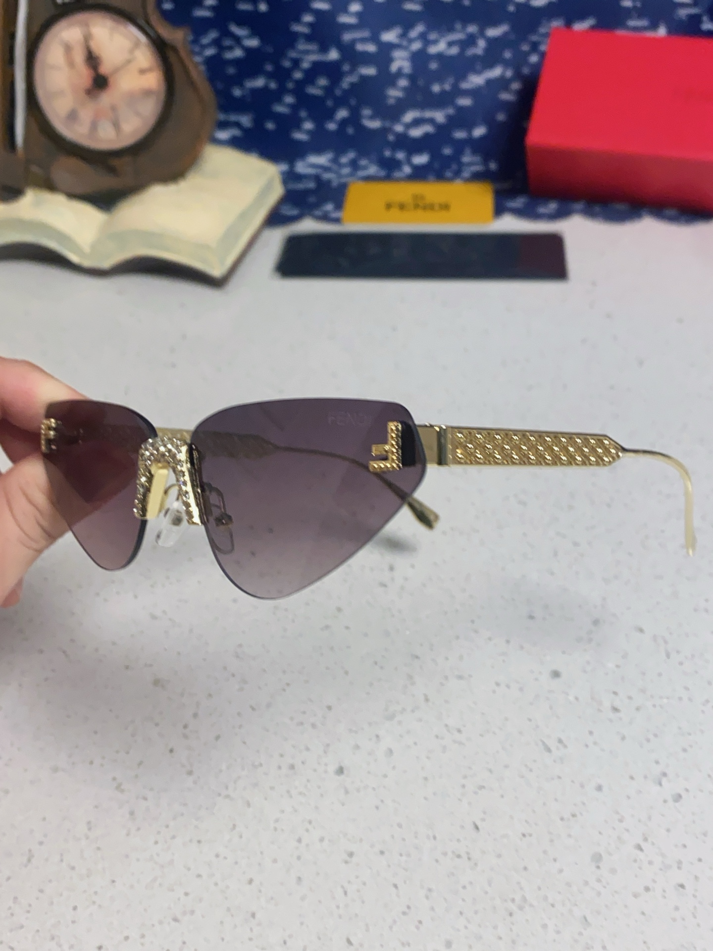FENDI フェンディ フェンディ フェンディ フェンディ サングラス フェンディ フェンディ フェンディ 金色 グラデーション ドラゴン フェンディ フェンディ フェンディ 7777 - 画像 9