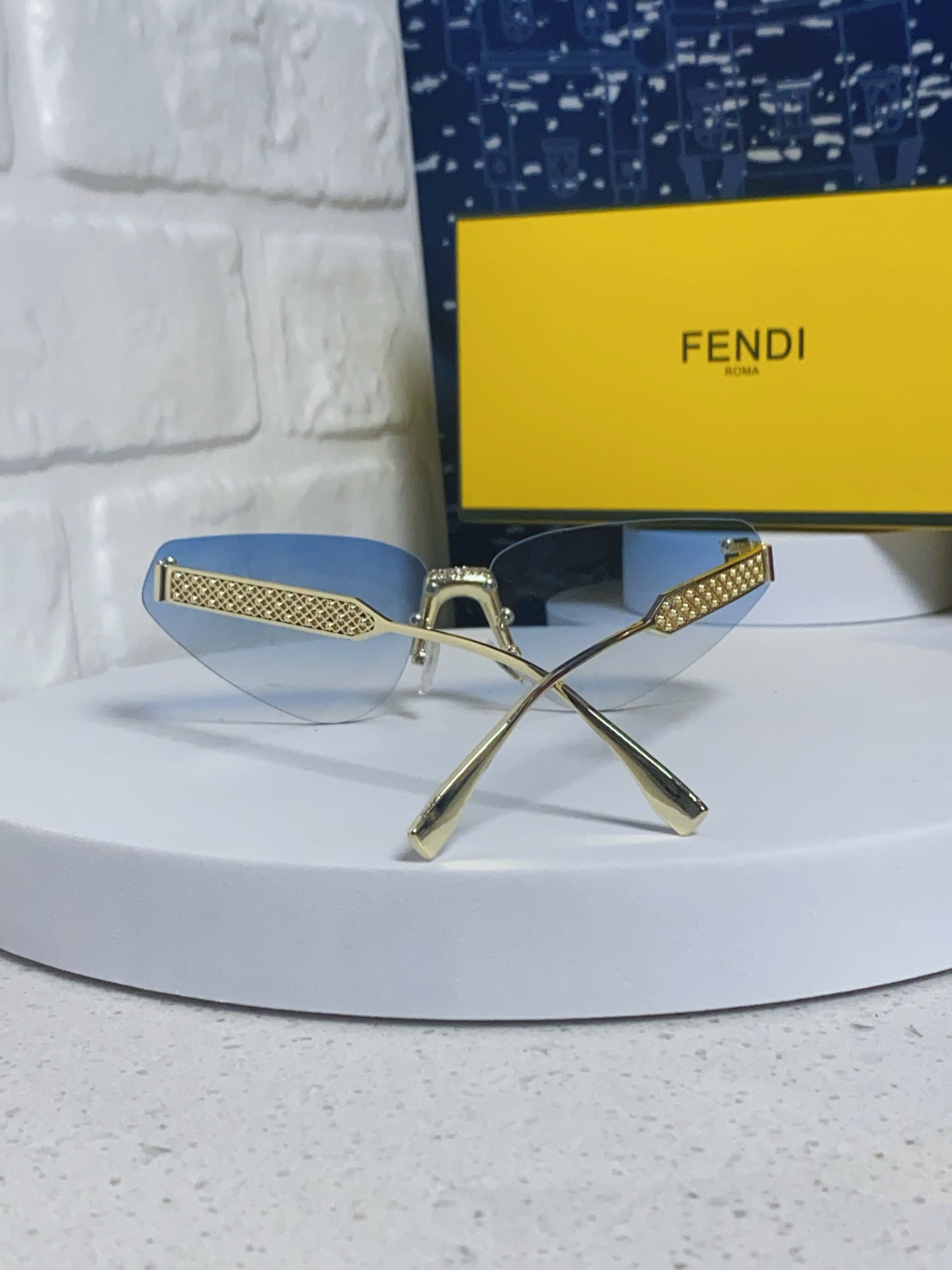 FENDI フェンディ フレームレスサングラス 2025年新作 シルバーフレーム レディース オーバル型 多色展開 - 画像 6