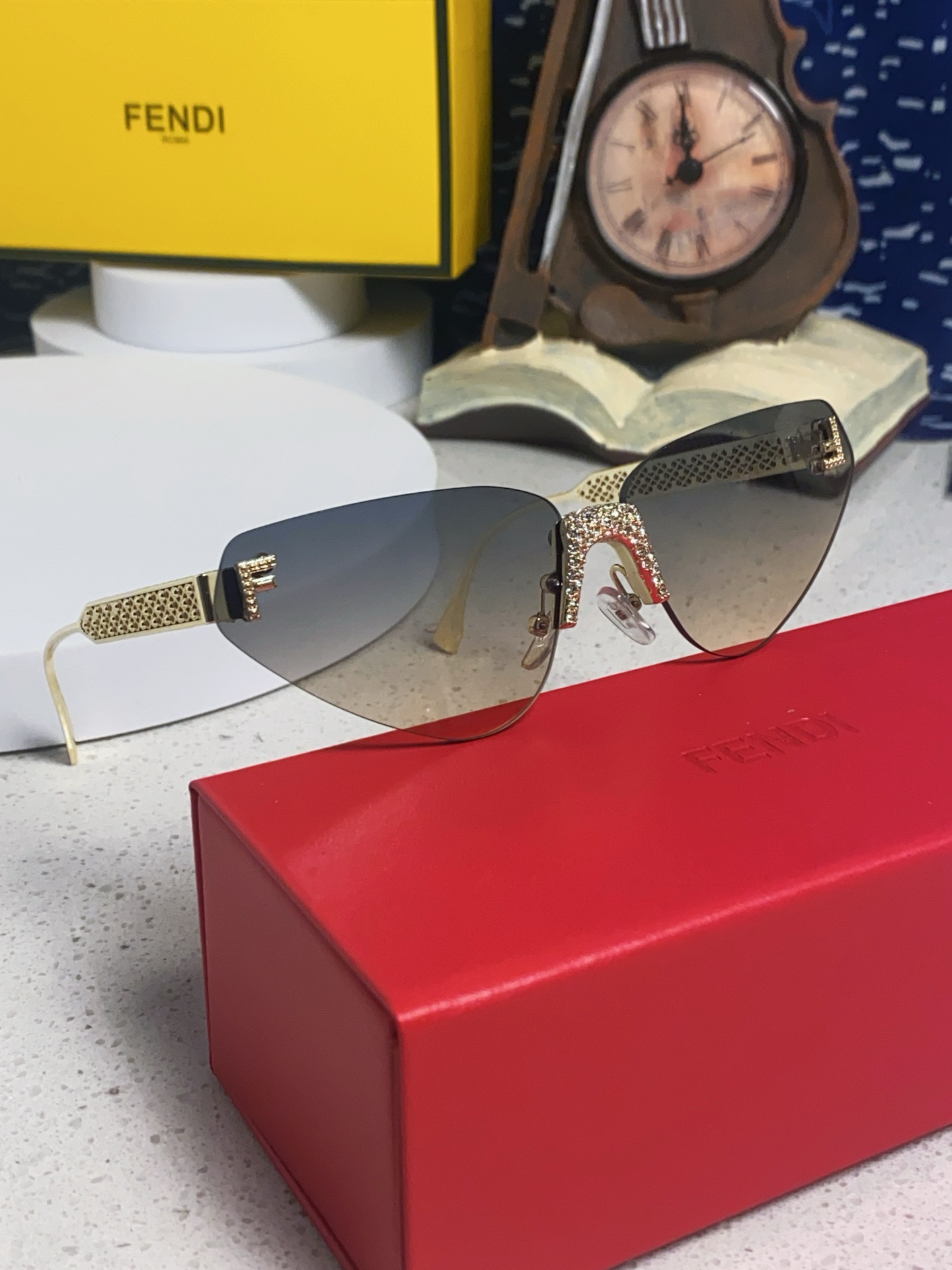 FENDI フェンディ サングラス フレームレス ファンシーフェイス オーバル レディース 多色展開 - 画像 2