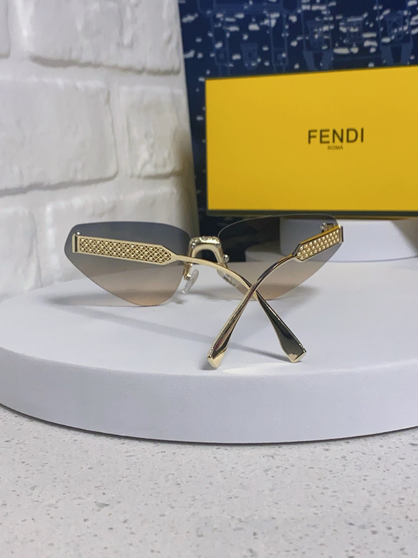 FENDI フェンディ サングラス フレームレス ファンシーフェイス オーバル レディース 多色展開 - 画像 6