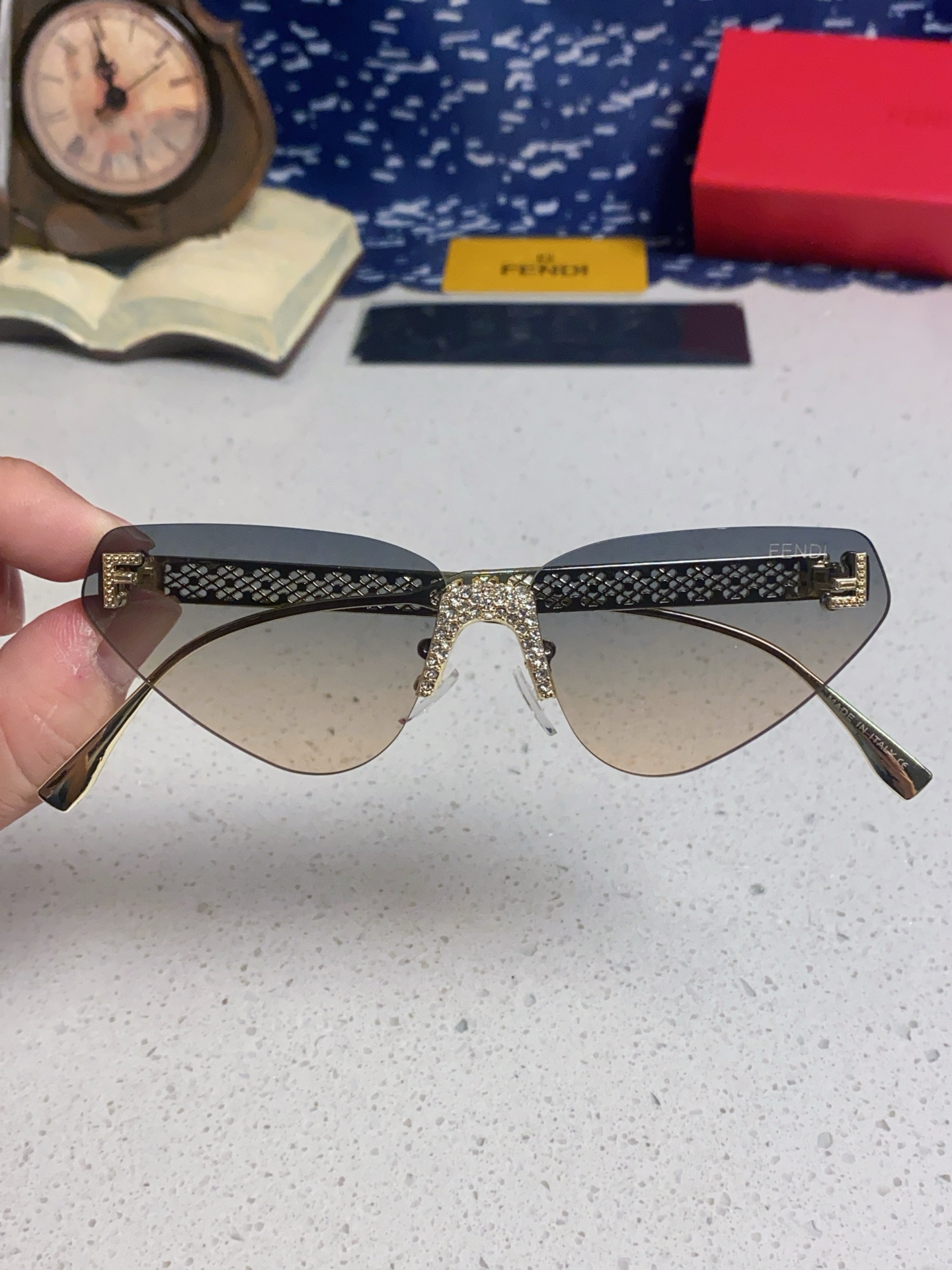 FENDI フェンディ サングラス フレームレス ファンシーフェイス オーバル レディース 多色展開 - 画像 7