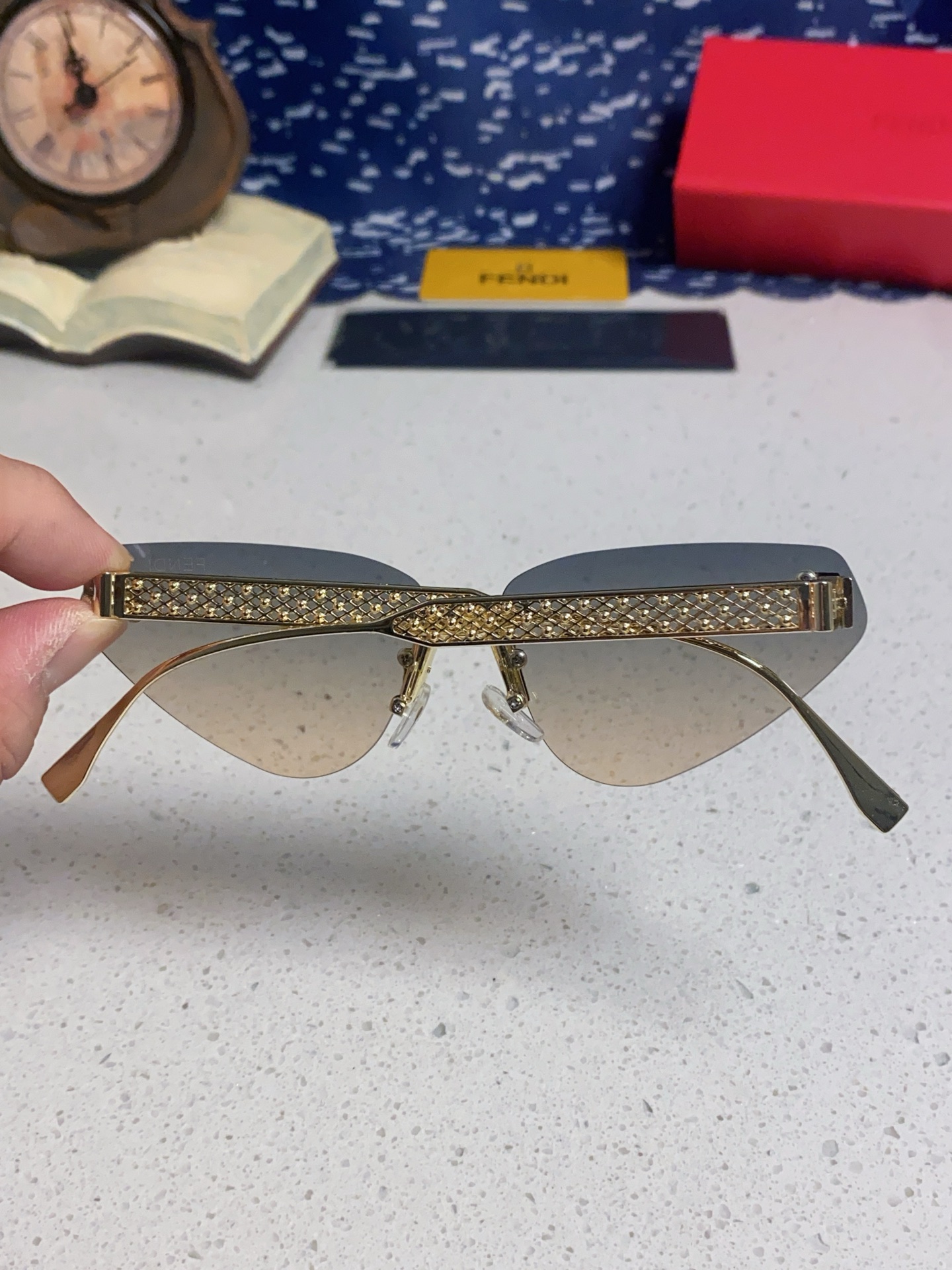 FENDI フェンディ サングラス フレームレス ファンシーフェイス オーバル レディース 多色展開 - 画像 8