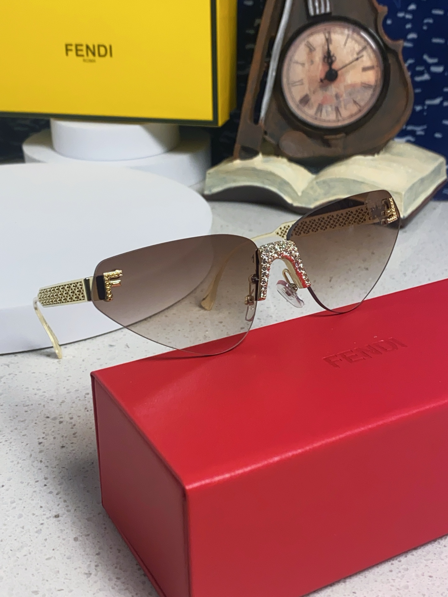 FENDI フェンディ サングラス フレームレス猫目 レディース イタリア製 高級感 ブラウン 多色展開 - 画像 2