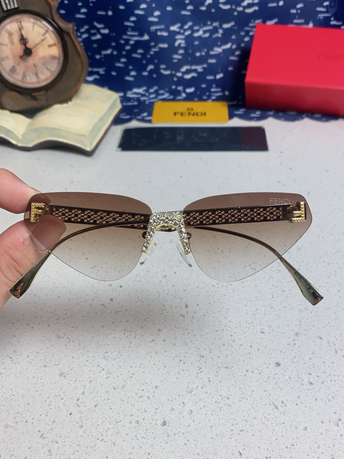 FENDI フェンディ サングラス フレームレス猫目 レディース イタリア製 高級感 ブラウン 多色展開 - 画像 7