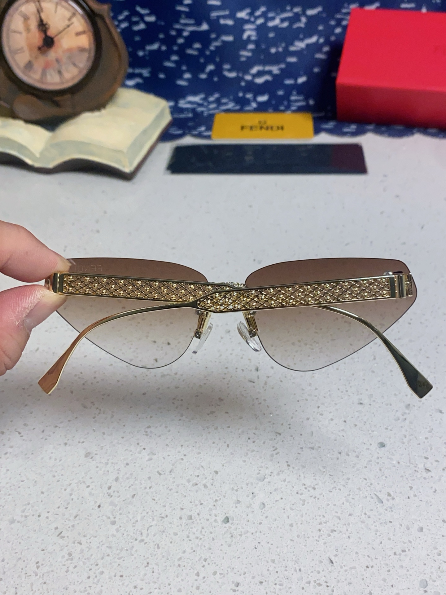 FENDI フェンディ サングラス フレームレス猫目 レディース イタリア製 高級感 ブラウン 多色展開 - 画像 8