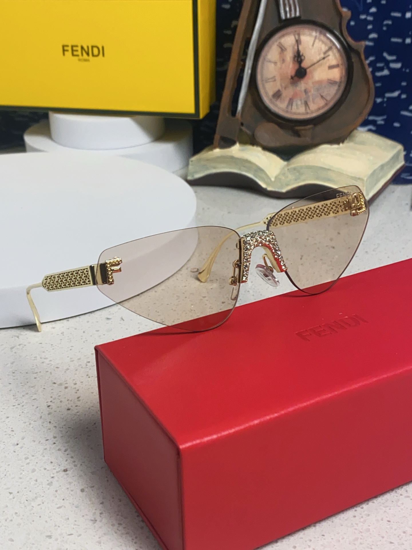 FENDI フェンディ サングラス フレームレス ファッション 金属 カタチ ファッション レディース 多色展開 - 画像 2