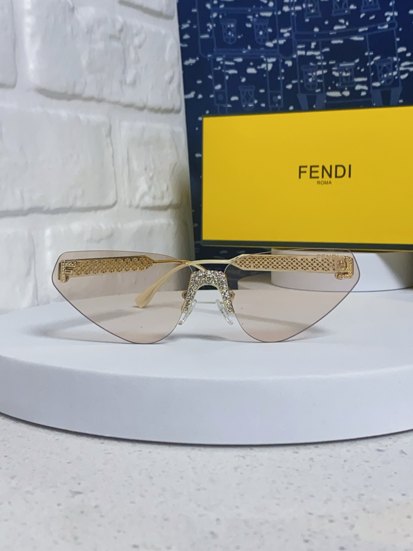 FENDI フェンディ サングラス フレームレス ファッション 金属 カタチ ファッション レディース 多色展開 - 画像 5