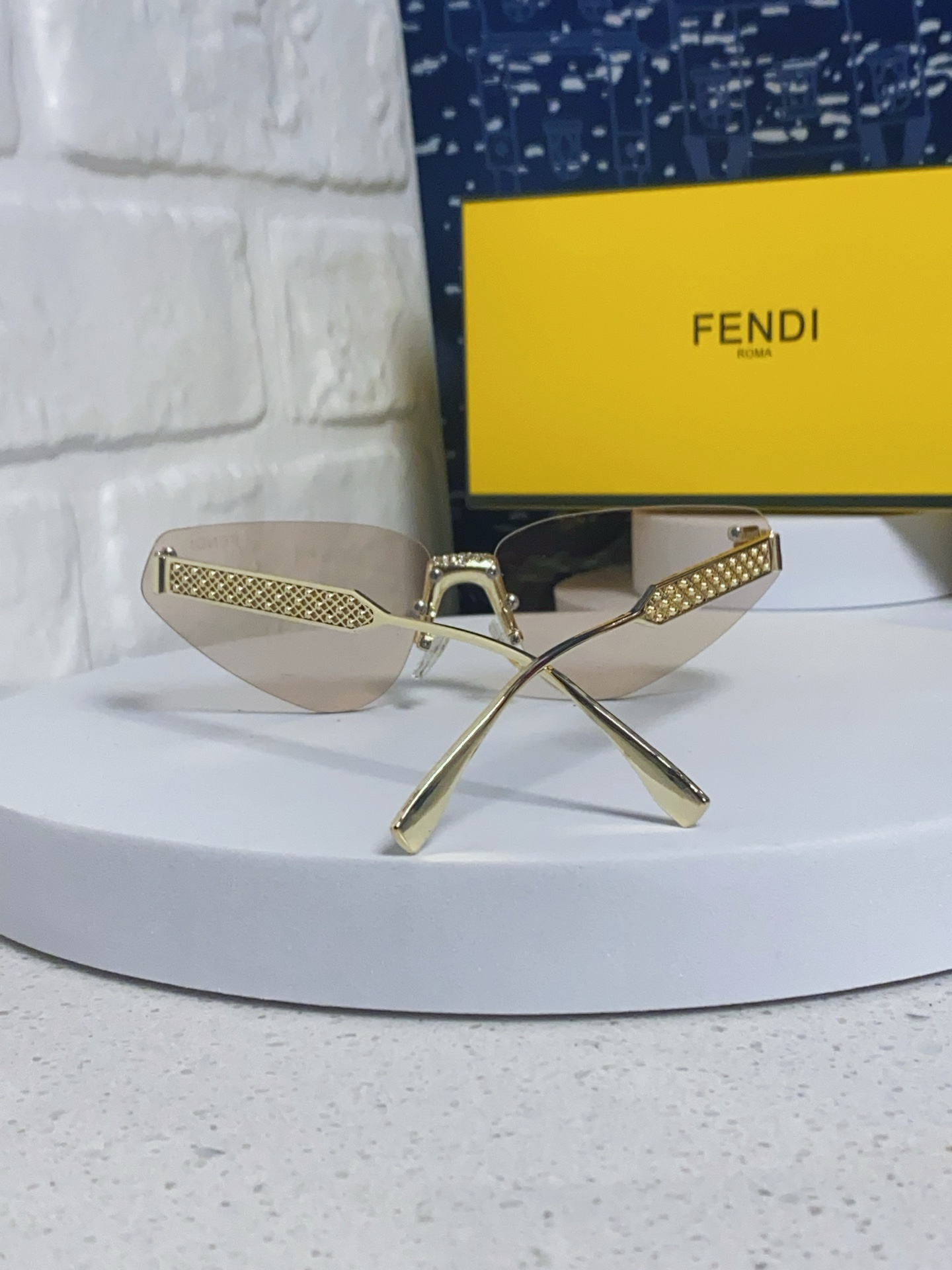 FENDI フェンディ サングラス フレームレス ファッション 金属 カタチ ファッション レディース 多色展開 - 画像 6
