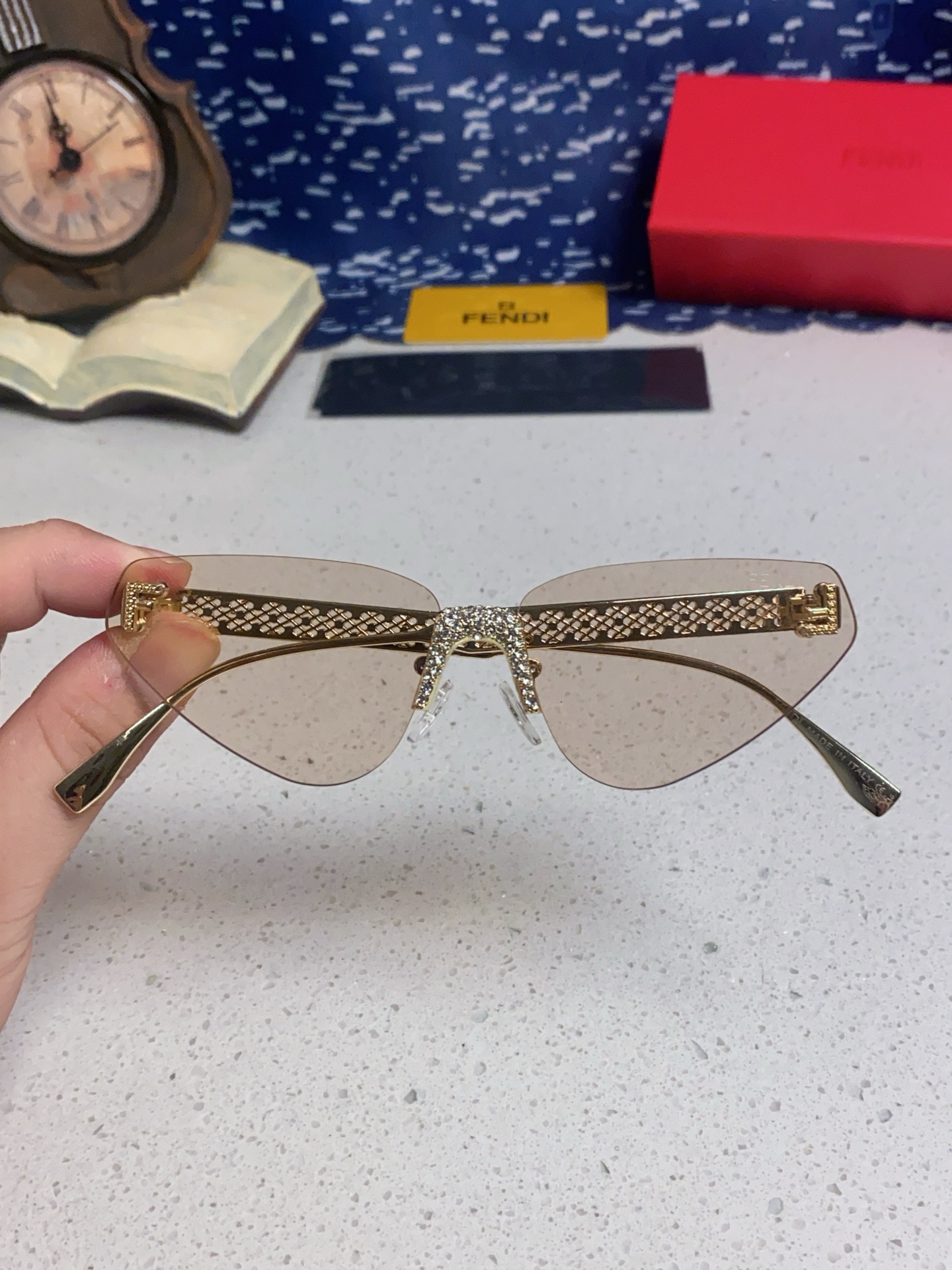 FENDI フェンディ サングラス フレームレス ファッション 金属 カタチ ファッション レディース 多色展開 - 画像 7