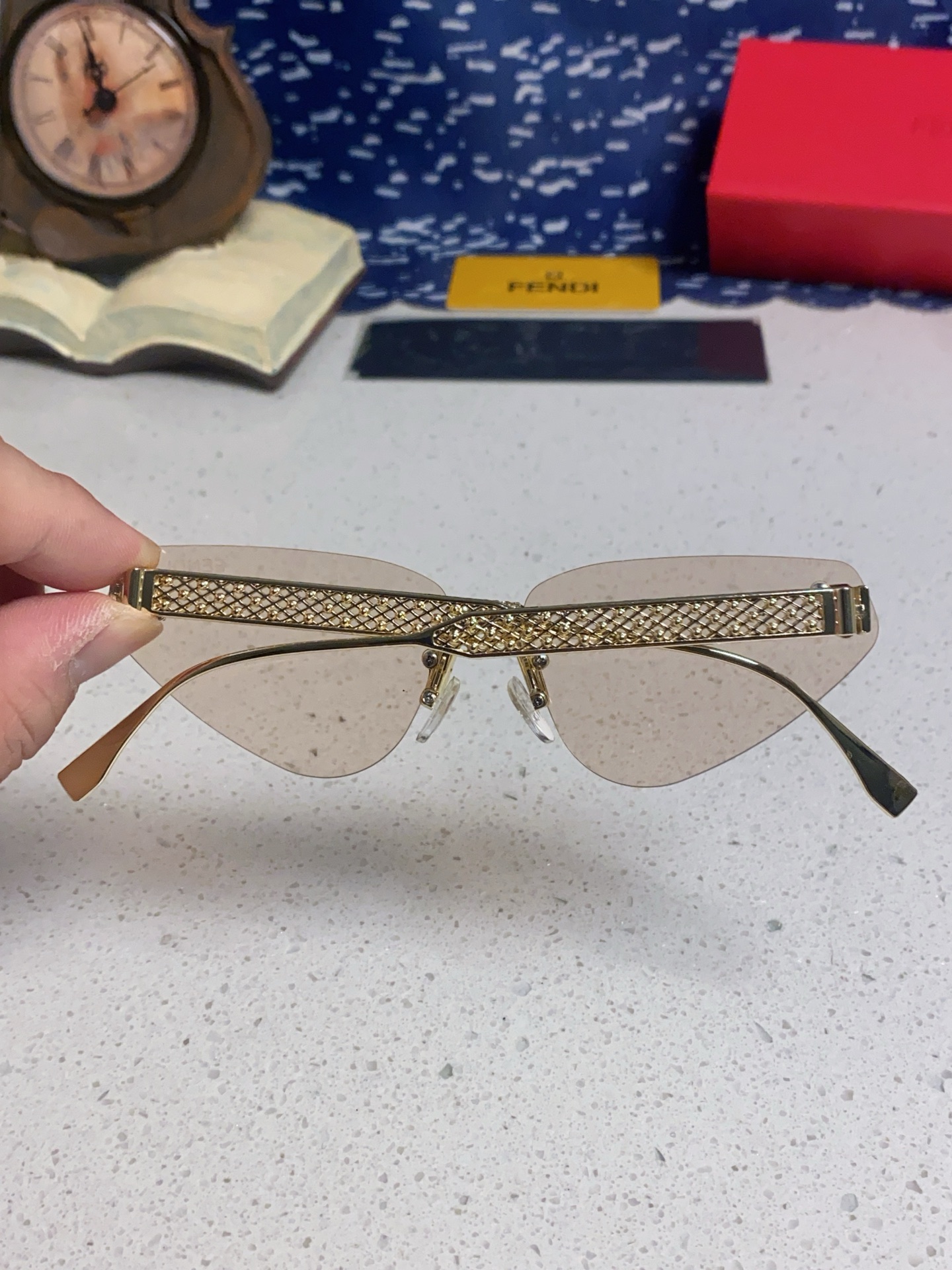 FENDI フェンディ サングラス フレームレス ファッション 金属 カタチ ファッション レディース 多色展開 - 画像 8