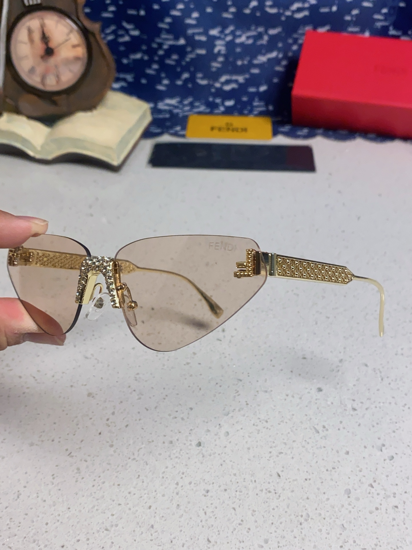 FENDI フェンディ サングラス フレームレス ファッション 金属 カタチ ファッション レディース 多色展開 - 画像 9