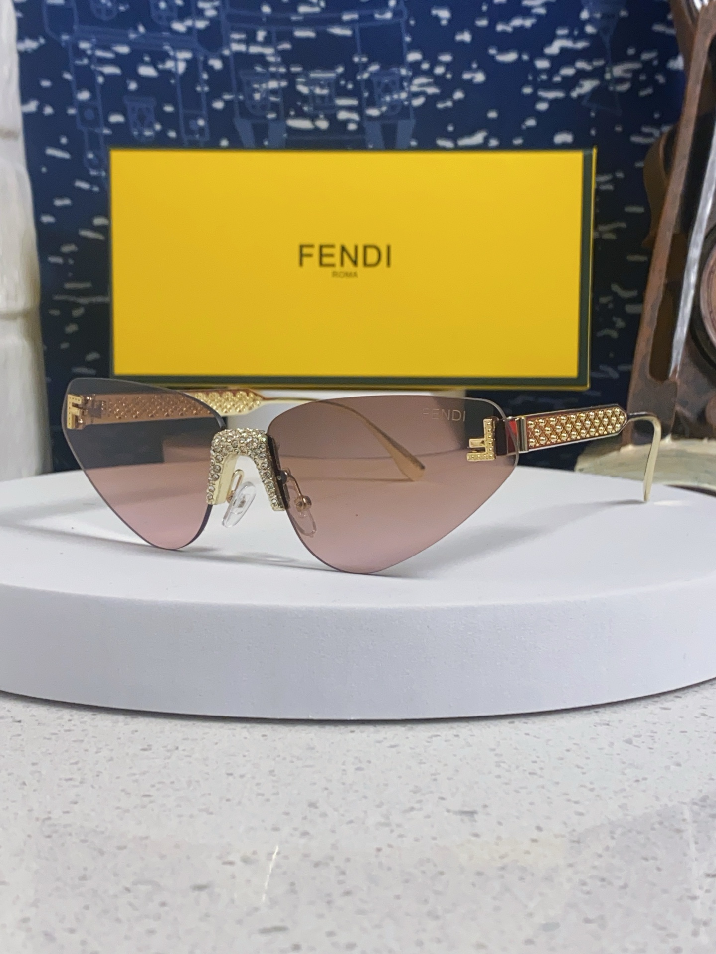 FENDI フェンディ サングラス キャットアイ 2025 新作 レディース ファッション 多色展開