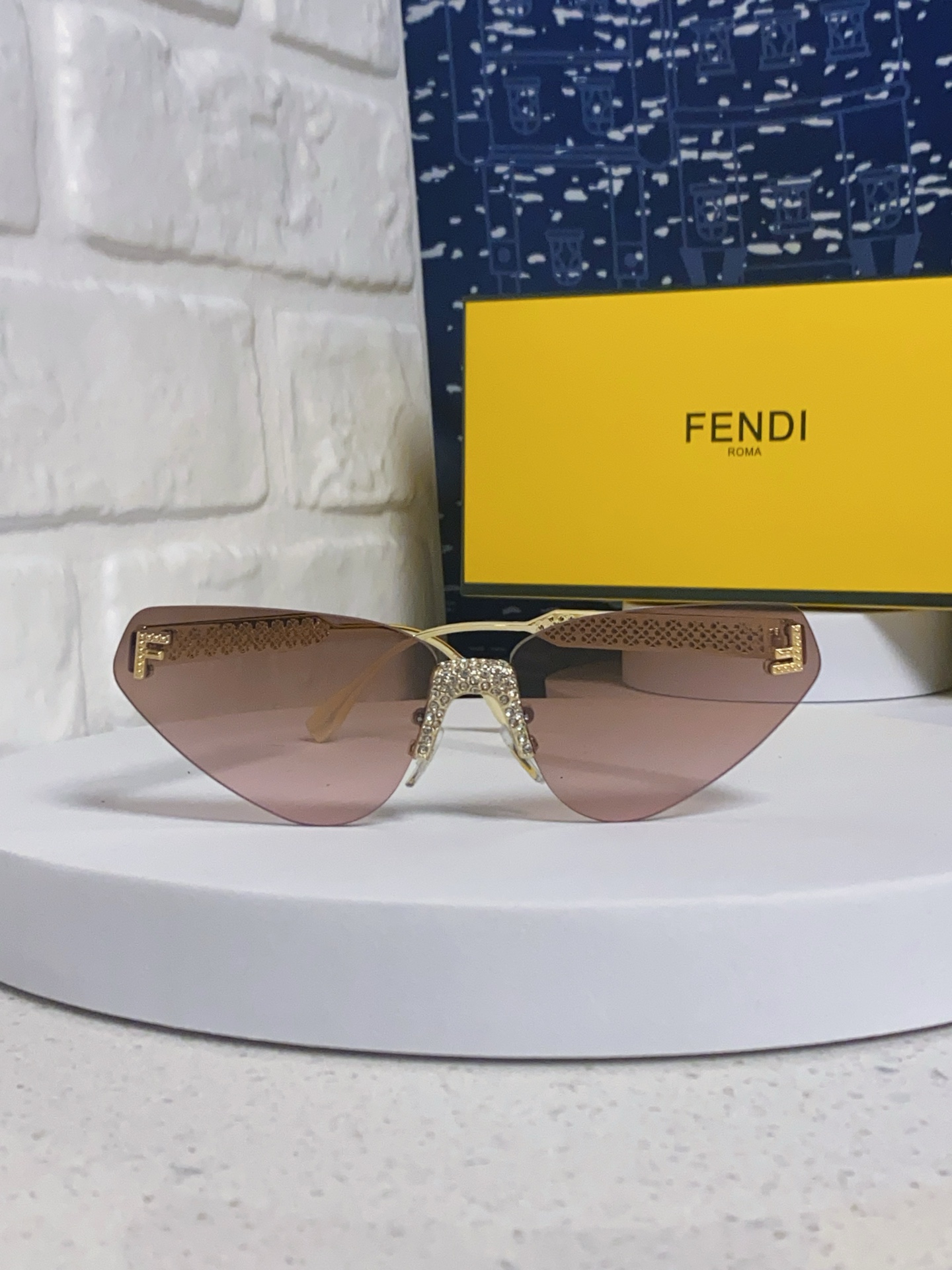 FENDI フェンディ サングラス キャットアイ 2025 新作 レディース ファッション 多色展開 - 画像 6