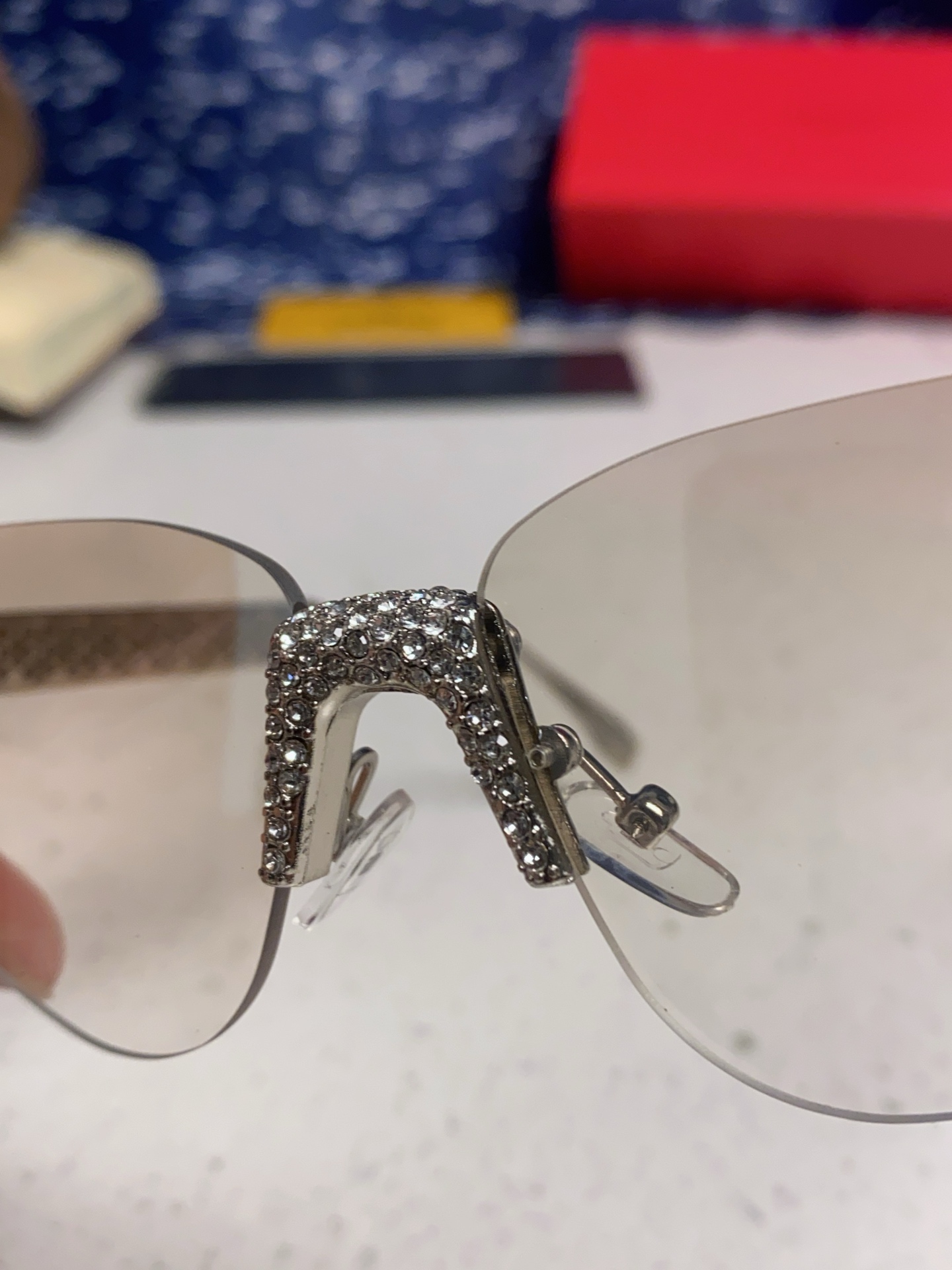 FENDI フェンディ サングラス フレームレス キャットアイ 字母F ディテール レディース 多色展開 - 画像 2