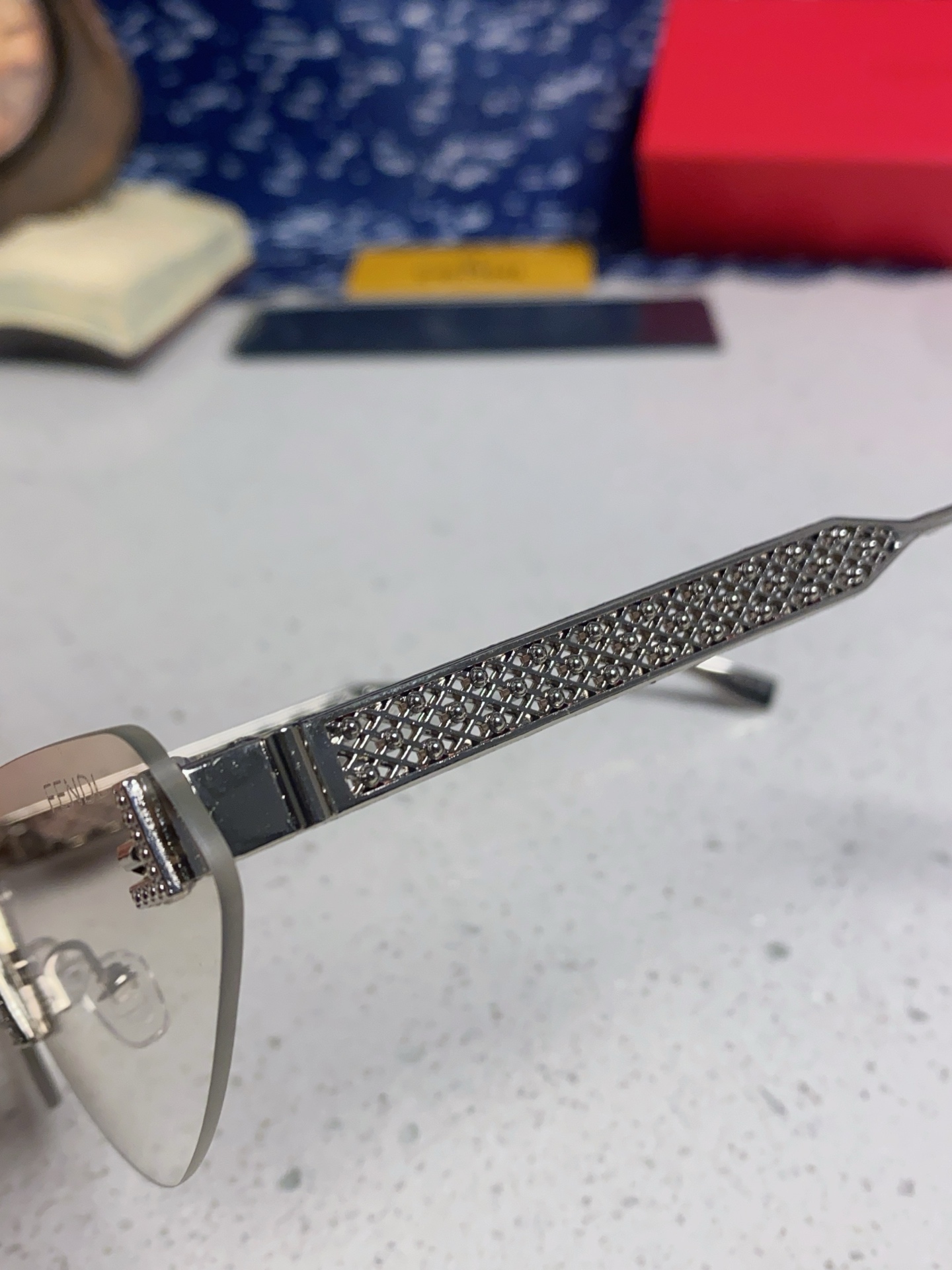 FENDI フェンディ サングラス フレームレス キャットアイ 字母F ディテール レディース 多色展開 - 画像 3