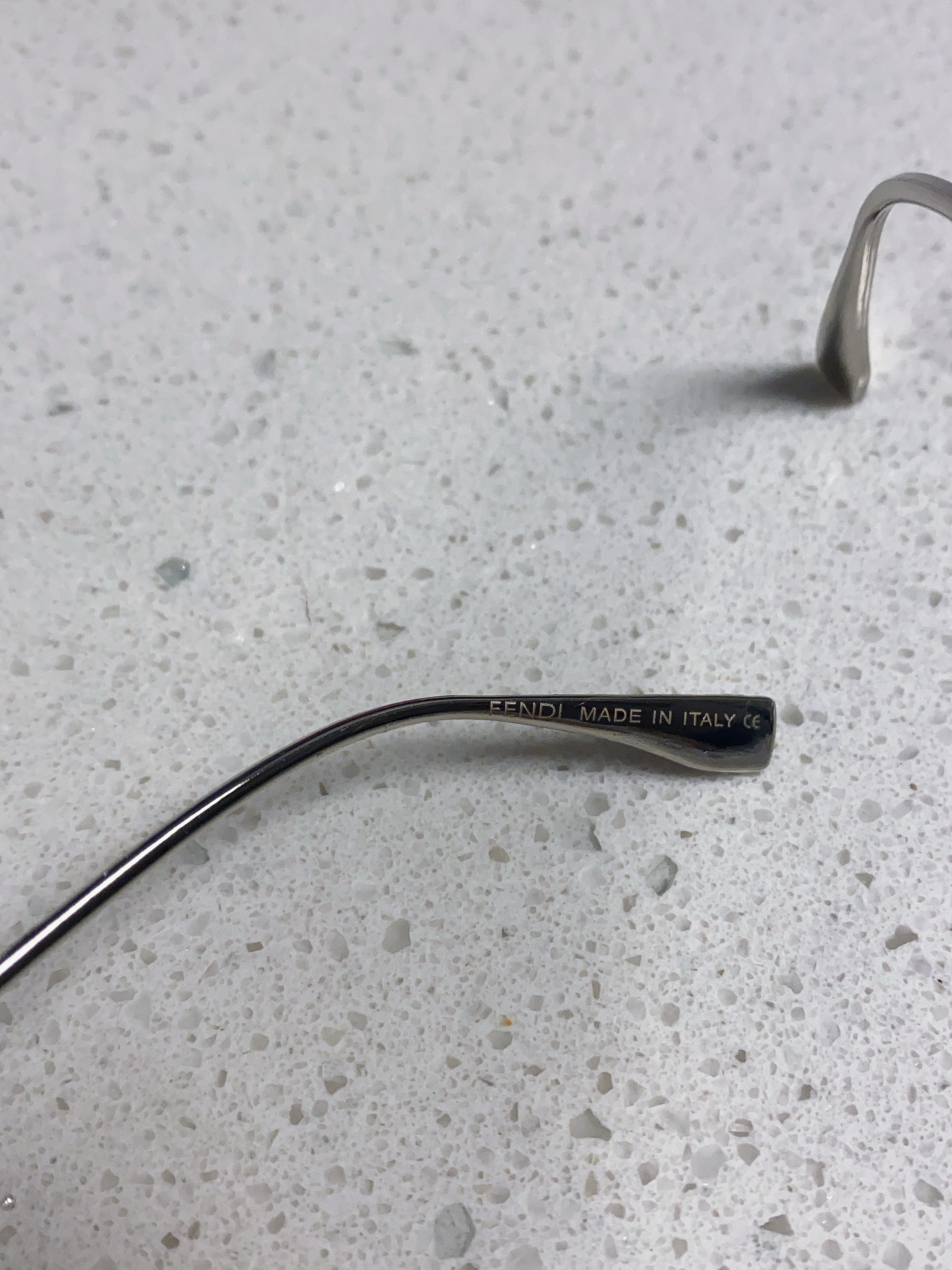 FENDI フェンディ サングラス フレームレス キャットアイ 字母F ディテール レディース 多色展開 - 画像 4