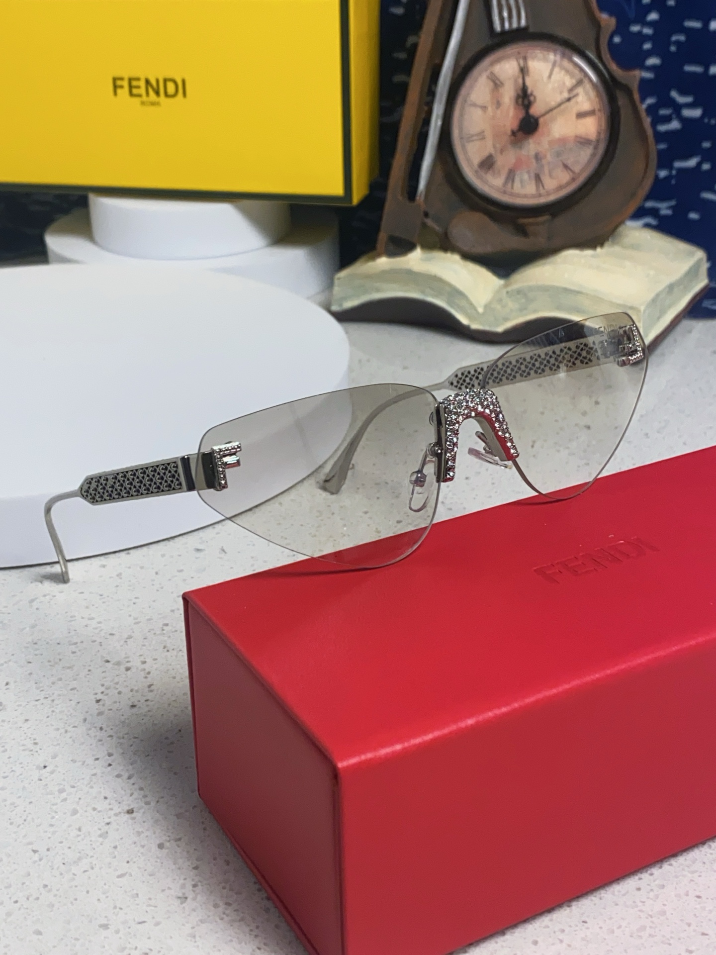 FENDI フェンディ サングラス フレームレス キャットアイ 字母F ディテール レディース 多色展開 - 画像 6