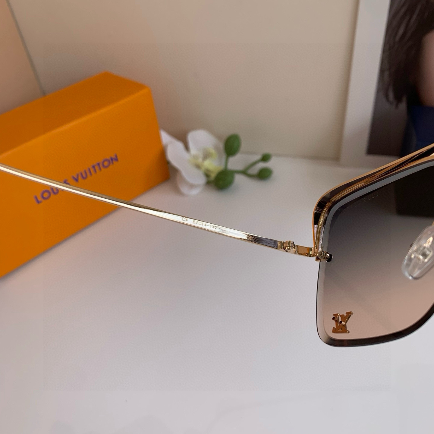 LOUIS VUITTON ルイヴィトン サングラス フレームタイプ 男女兼用 ブラック ブラウン グラデーション 2色展開 - 画像 6