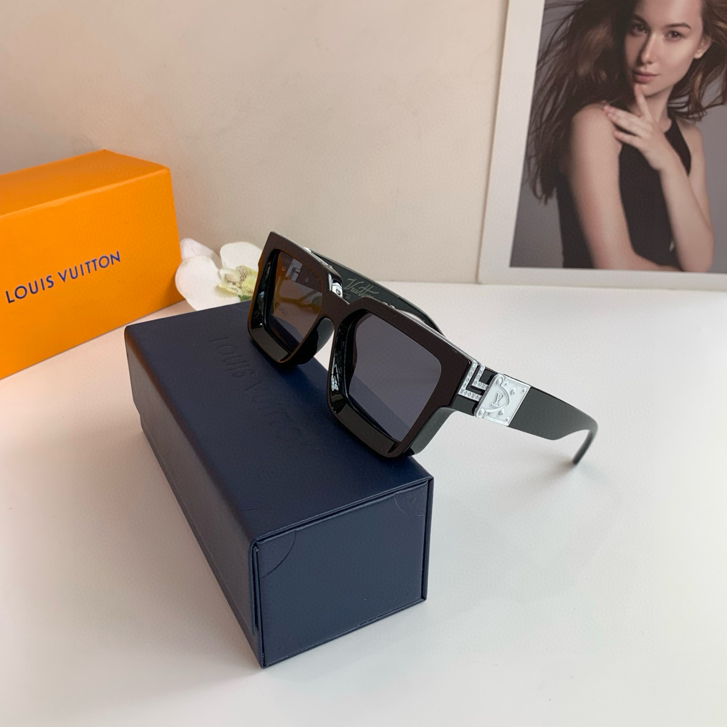 LOUIS VUITTON ルイヴィトン サングラス メンズ レディース ブラック ティアラ フレーム 2色展開 - 画像 5