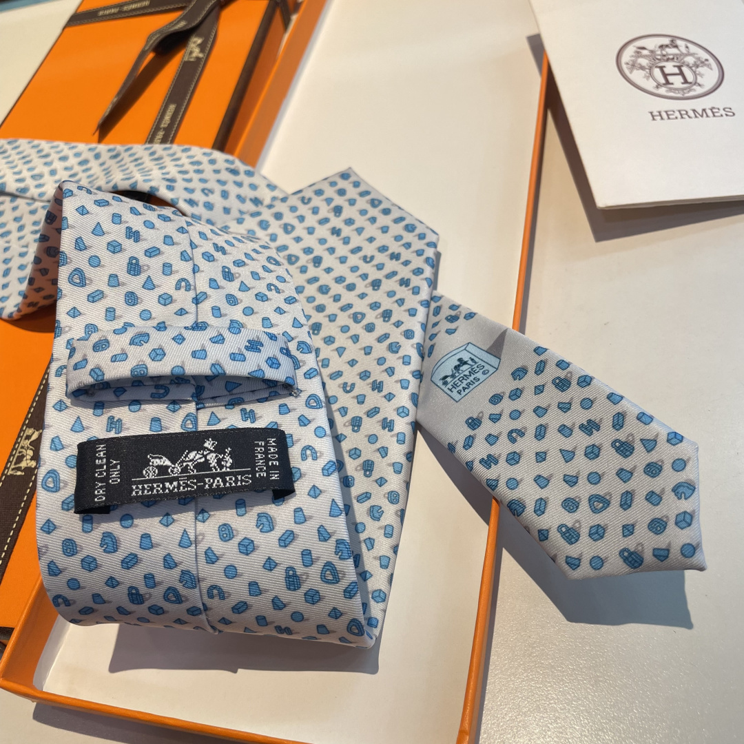 Hチェーン柄 ネクタイ ハイブランド調 結婚式 ホスト 衣装 高級シルク調 光沢 水色 - 画像 9