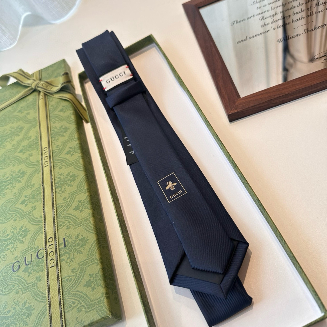 馬蹄銃柄 ネクタイ グッチ風 結婚式 ホスト 衣装 高級シルク調 光沢 ネイビー - 画像 2