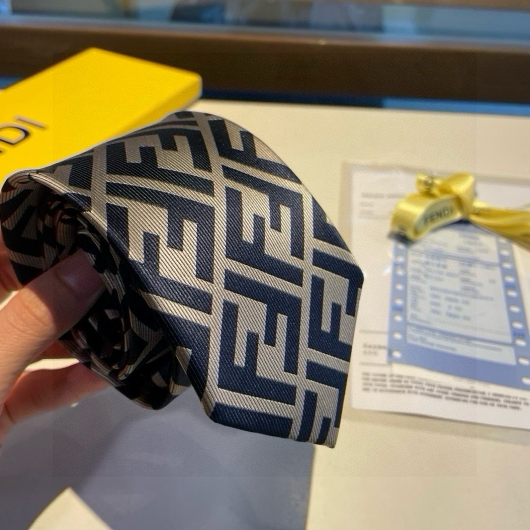 FENDI風 ネクタイ フェラガモ調 結婚式 ホスト 衣装 高級シルク調 光沢 ネイビー - 画像 4