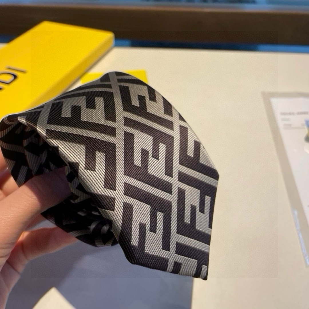 FENDI風 ネクタイ ハイブランド調 結婚式 ホスト 衣装 高級シルク調 光沢 ネイビー - 画像 4