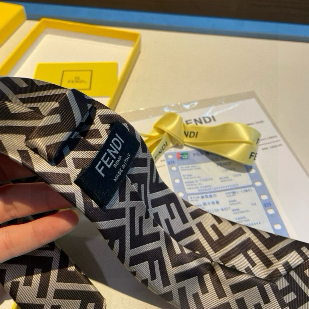 FENDI風 ネクタイ ハイブランド調 結婚式 ホスト 衣装 高級シルク調 光沢 ネイビー - 画像 6