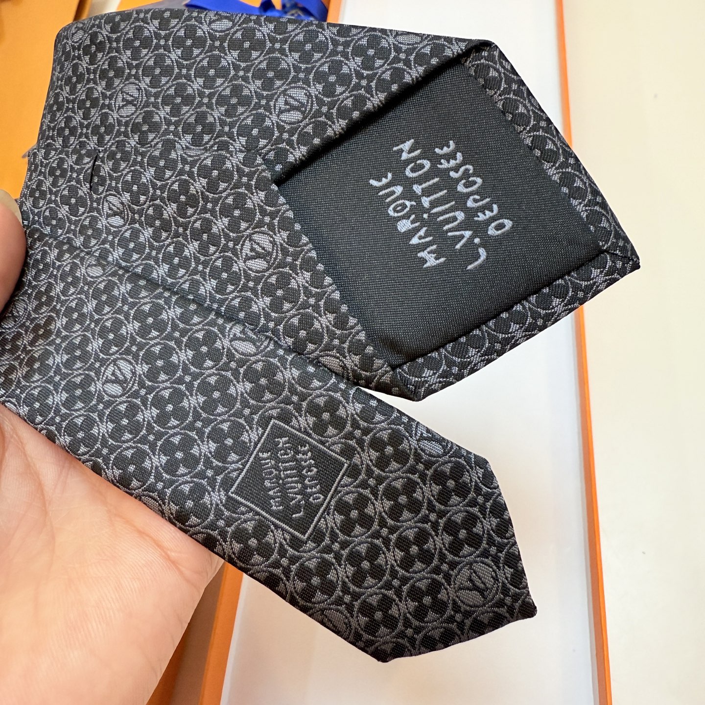 モノグラムフラワー柄 ネクタイ ルイヴィトン風 プレゼント ホスト 衣装 高級シルク調 光沢 ネイビー - 画像 3