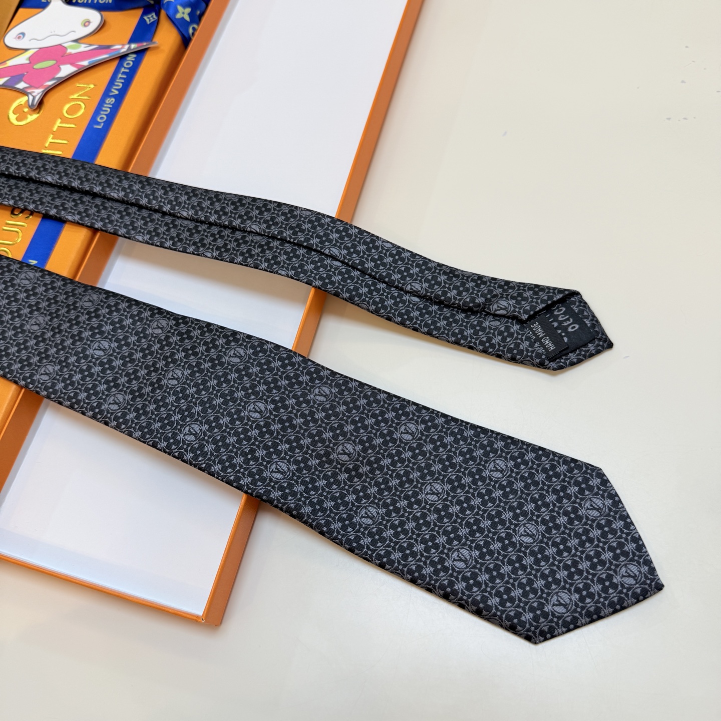 モノグラムフラワー柄 ネクタイ ルイヴィトン風 プレゼント ホスト 衣装 高級シルク調 光沢 ネイビー - 画像 9