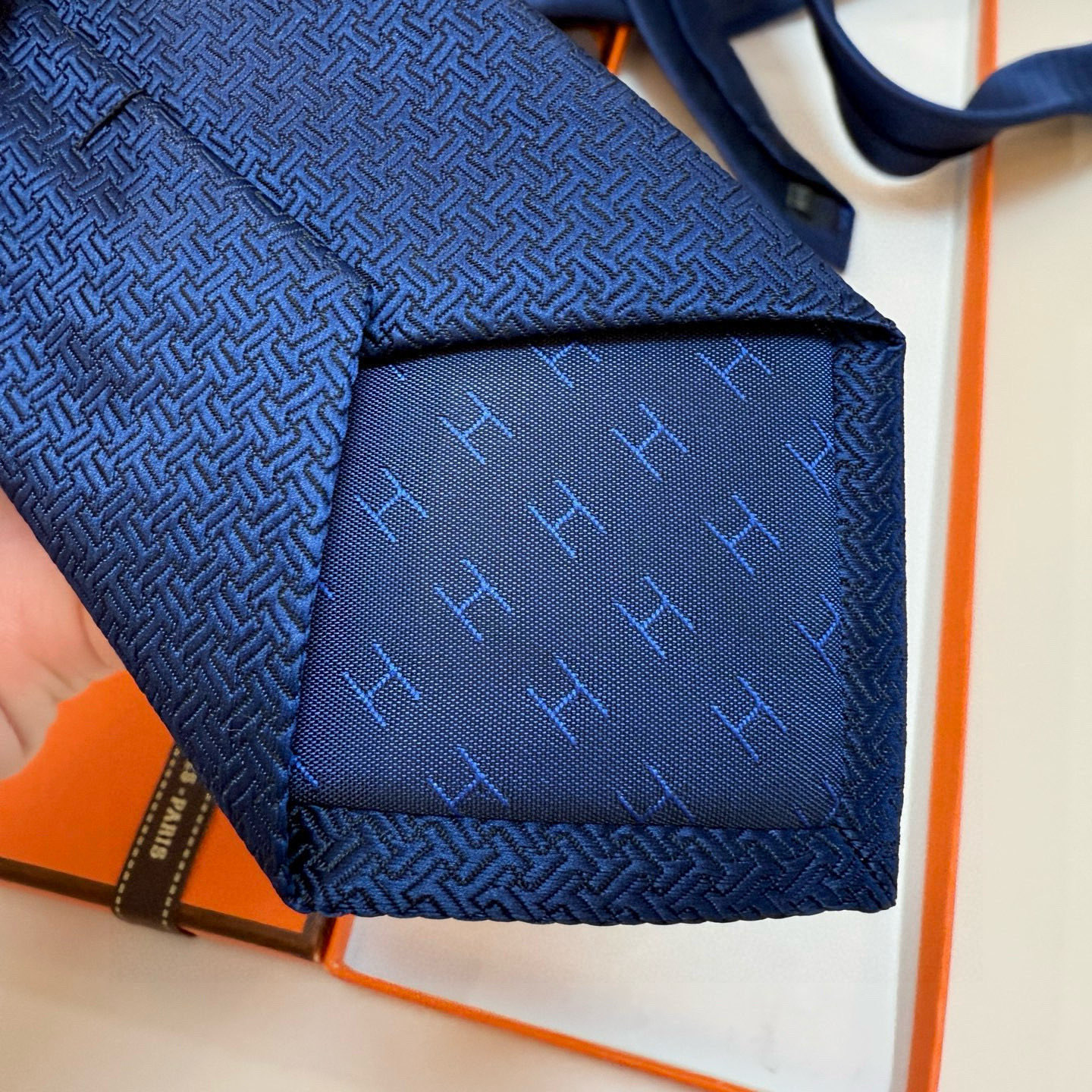 H織り ネクタイ ハイブランド調 結婚式 ホスト 衣装 高級シルク調 光沢 海軍藍 - 画像 2