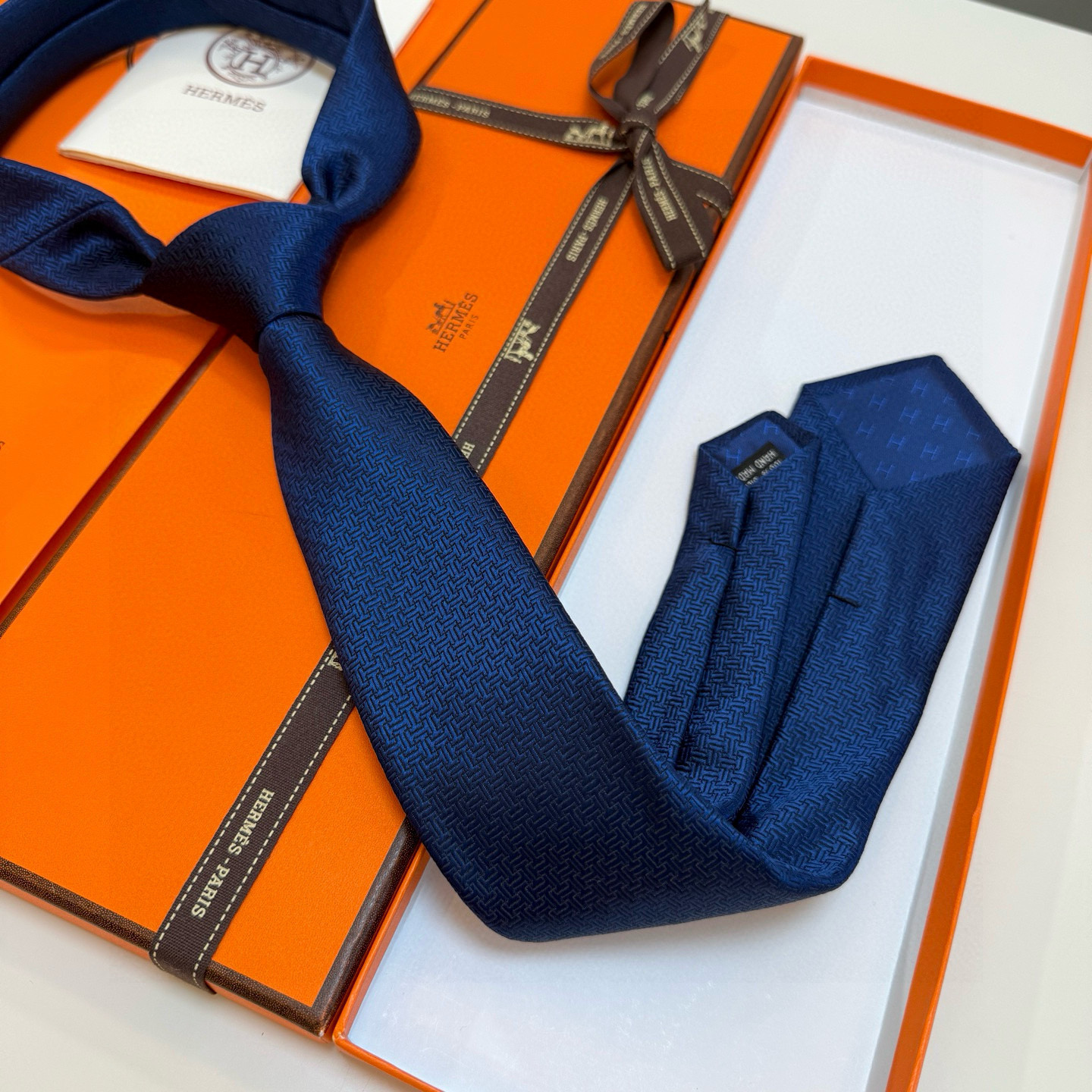 H織り ネクタイ ハイブランド調 結婚式 ホスト 衣装 高級シルク調 光沢 海軍藍 - 画像 5