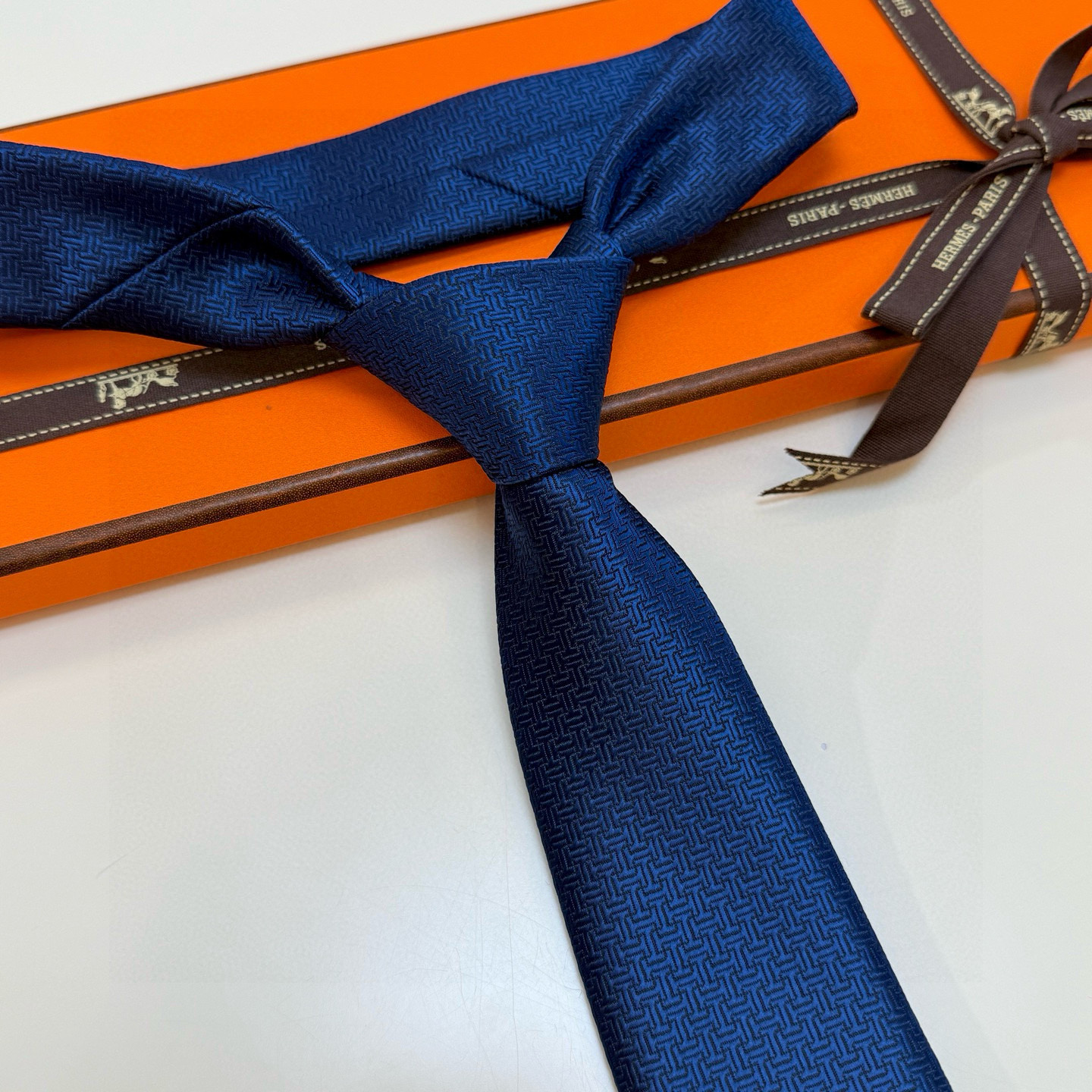 H織り ネクタイ ハイブランド調 結婚式 ホスト 衣装 高級シルク調 光沢 海軍藍 - 画像 6