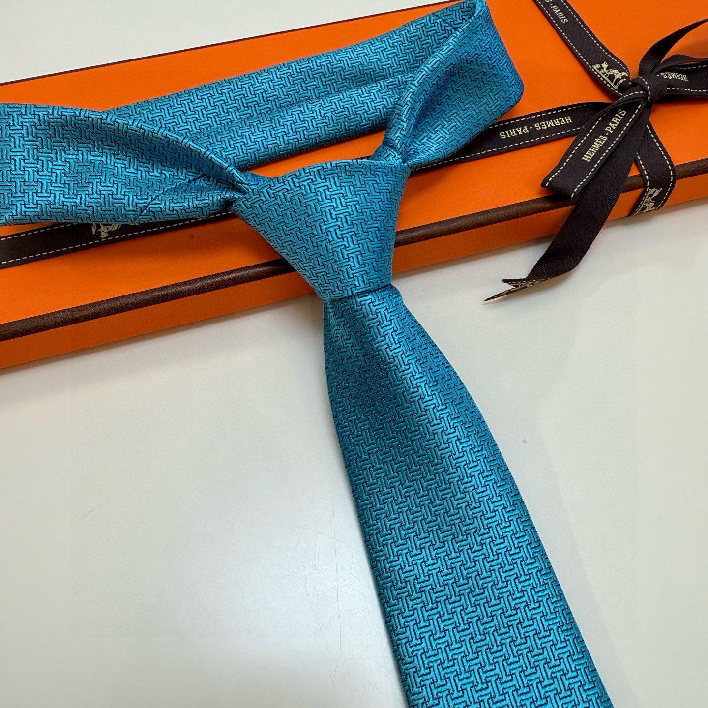 H織り ネクタイ バッグ風 結婚式 ホスト 衣装 高級シルク調 光沢 水色 - 画像 3