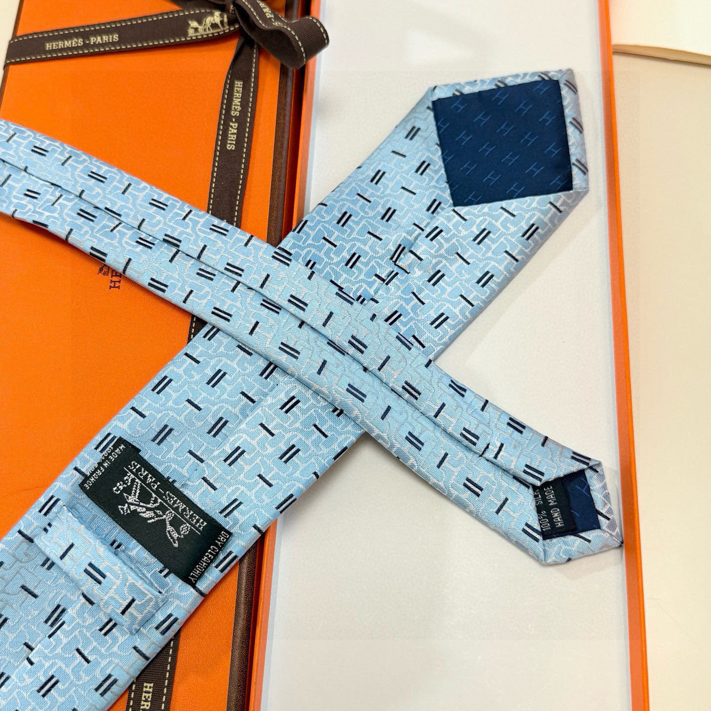 H柄 ネクタイ ハイブランド調 結婚式 ホスト 衣装 高級シルク調 光沢 水色 - 画像 8