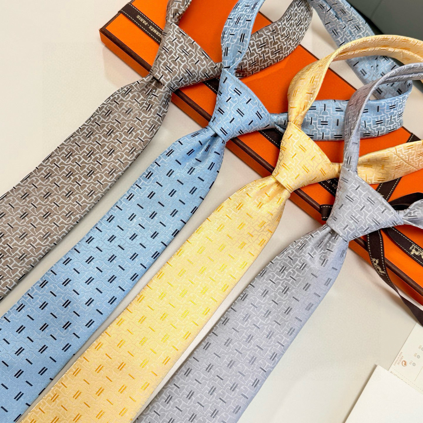 H柄 ネクタイ ハイブランド調 結婚式 プレゼント 衣装 高級シルク調 光沢 イエロー - 画像 3