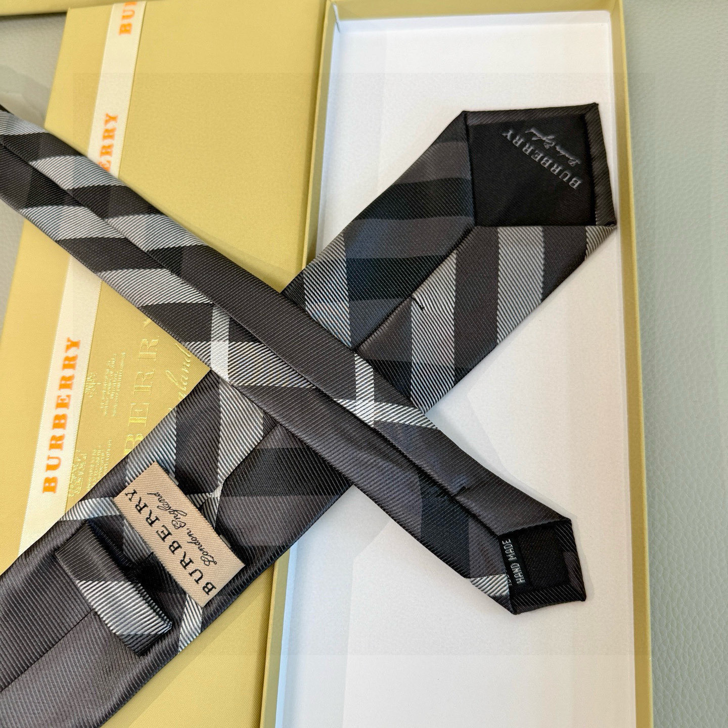 ダミエ風 ネクタイ バーバリー調 結婚式 ホスト 衣装 高級シルク調 光沢 ネイビー - 画像 9