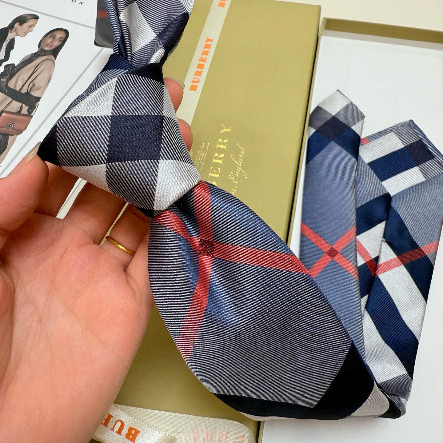 バーバリー風 ネクタイ ダミエ柄 結婚式 ホスト 衣装 高級シルク調 光沢 ネイビー ライトブルー レッド グレー ピンク - 画像 4