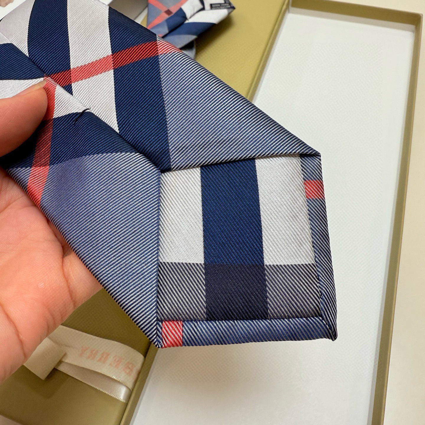 バーバリー風 ネクタイ ダミエ柄 結婚式 ホスト 衣装 高級シルク調 光沢 ネイビー ライトブルー レッド グレー ピンク - 画像 5