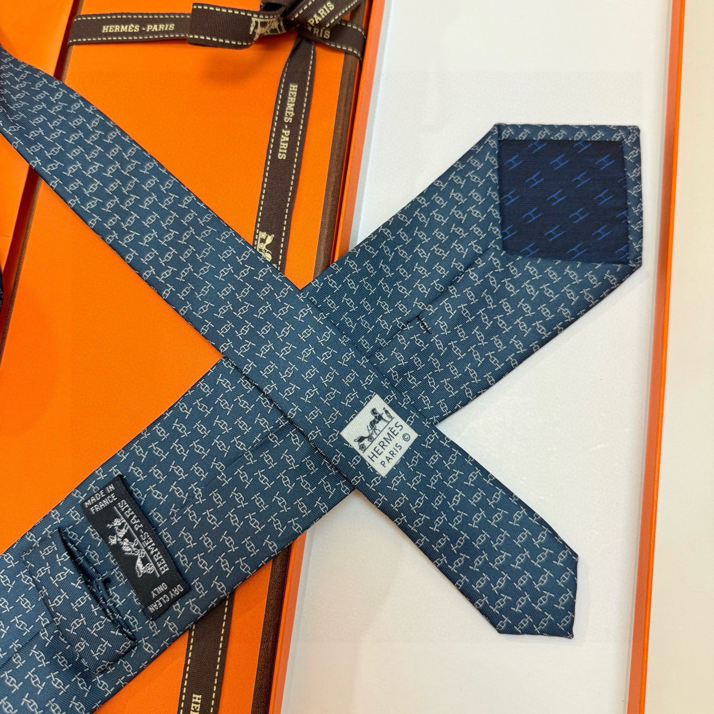 H柄 ネクタイ ハイブランド調 結婚式 ホスト 衣装 高級シルク調 光沢 ネイビー - 画像 8