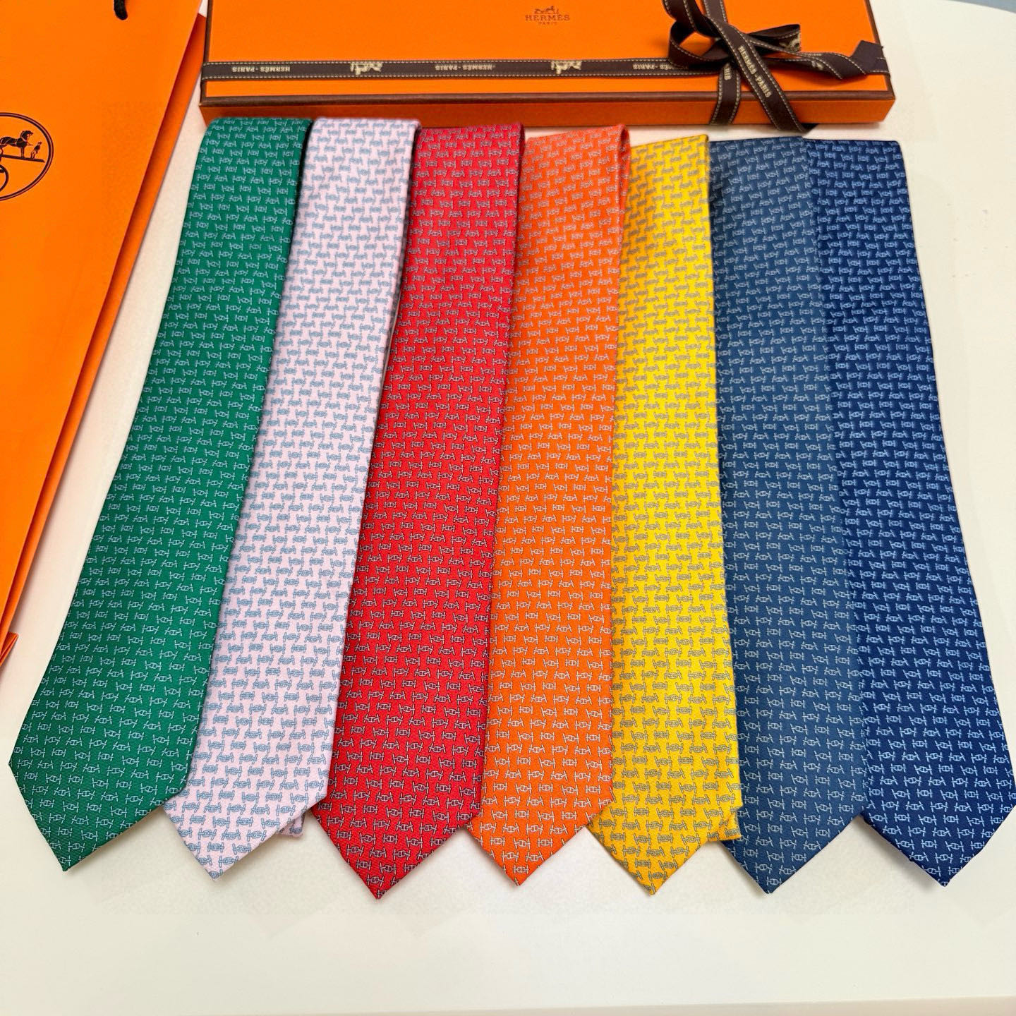 H柄 ネクタイ ハイブランド調 結婚式 ホスト 衣装 高級シルク調 光沢 水色 - 画像 5