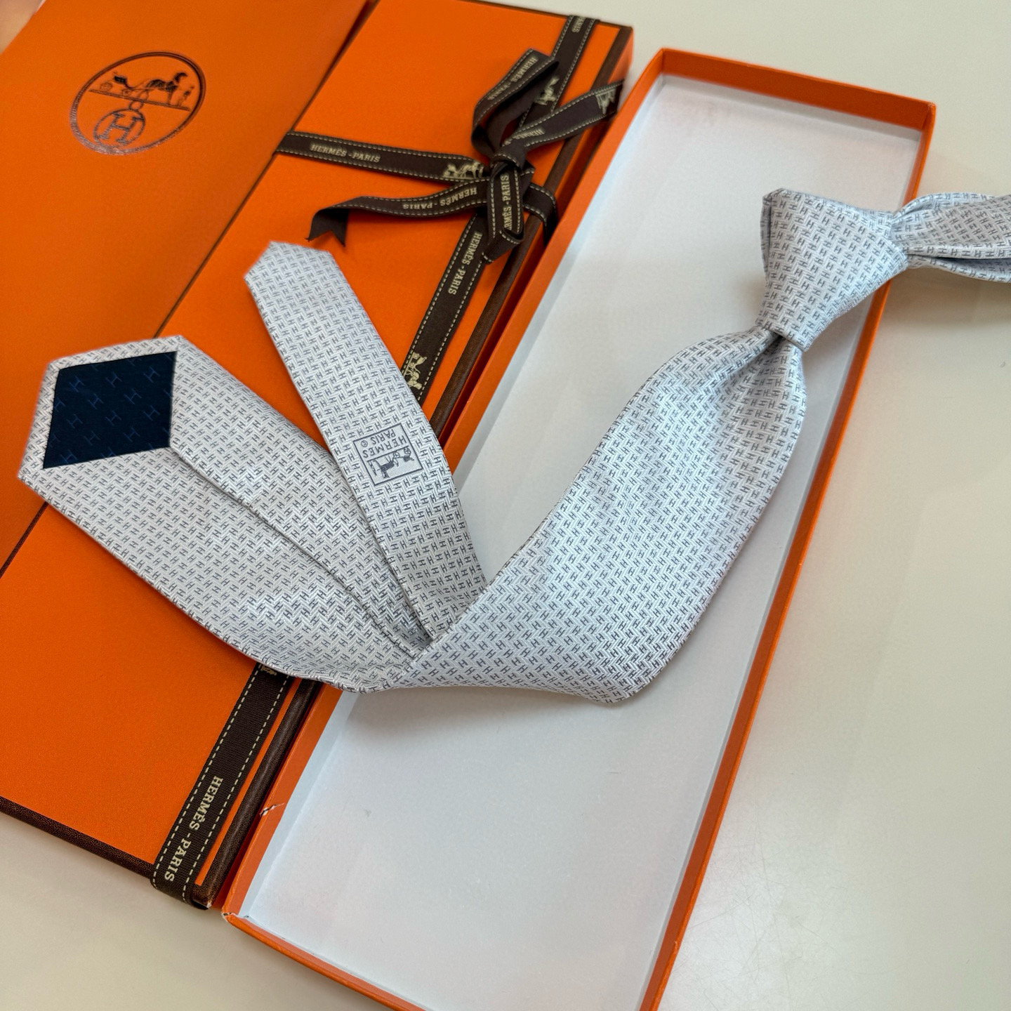 H織り ネクタイ ハイブランド調 結婚式 ホスト 衣装 高級シルク調 光沢 水色 - 画像 2