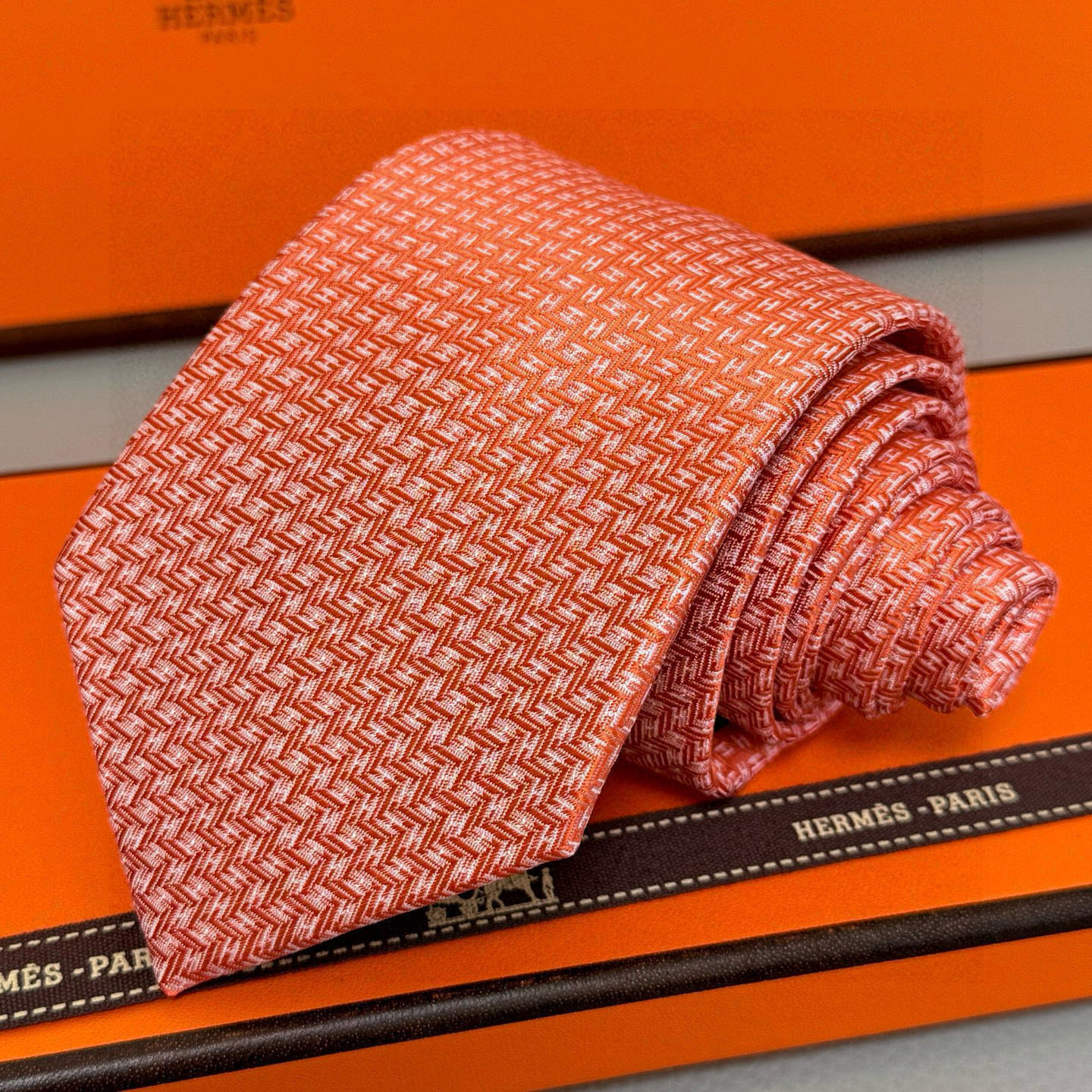 H織り ネクタイ ハイブランド調 結婚式 ホスト 衣装 高級シルク調 光沢 ライトブルー - 画像 2