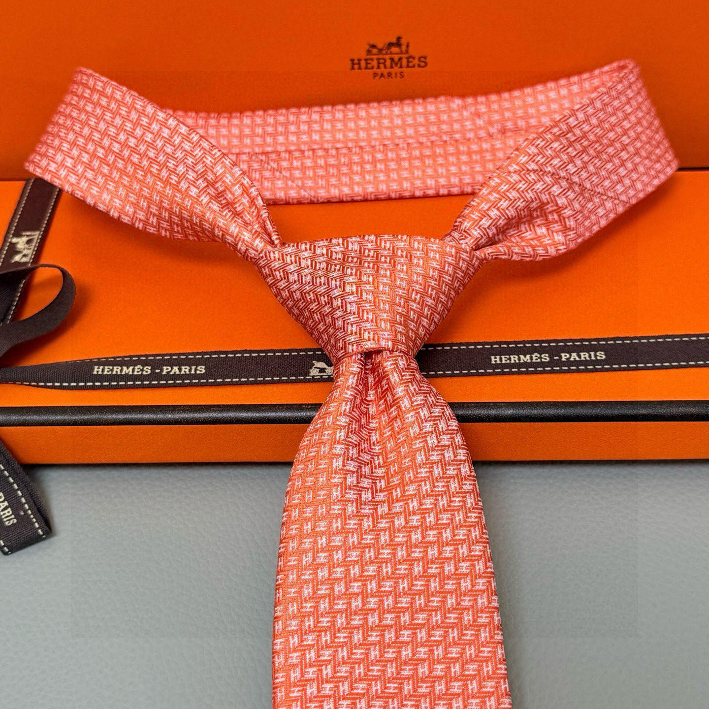 H織り ネクタイ ハイブランド調 結婚式 ホスト 衣装 高級シルク調 光沢 ライトブルー - 画像 7