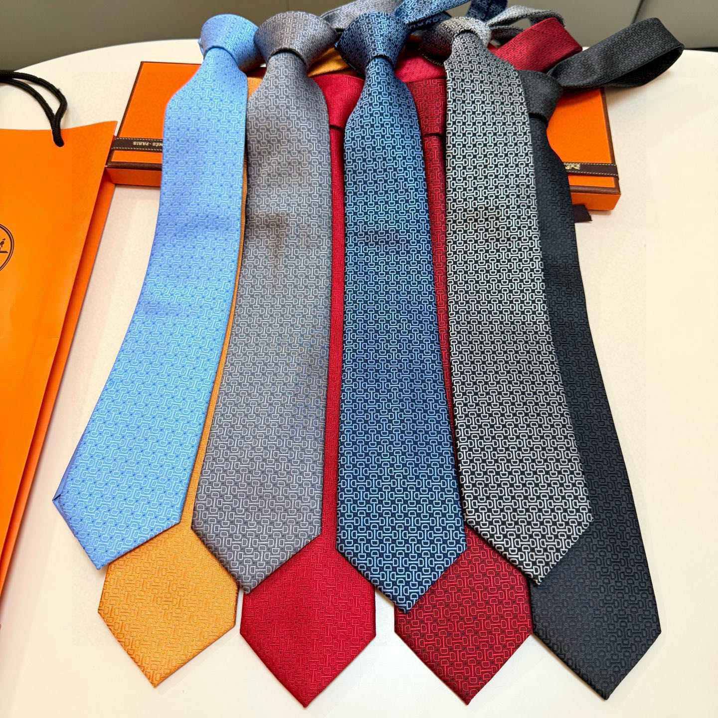 H織り ネクタイ ハイブランド調 結婚式 ホスト 衣装 高級シルク調 光沢 ネイビー