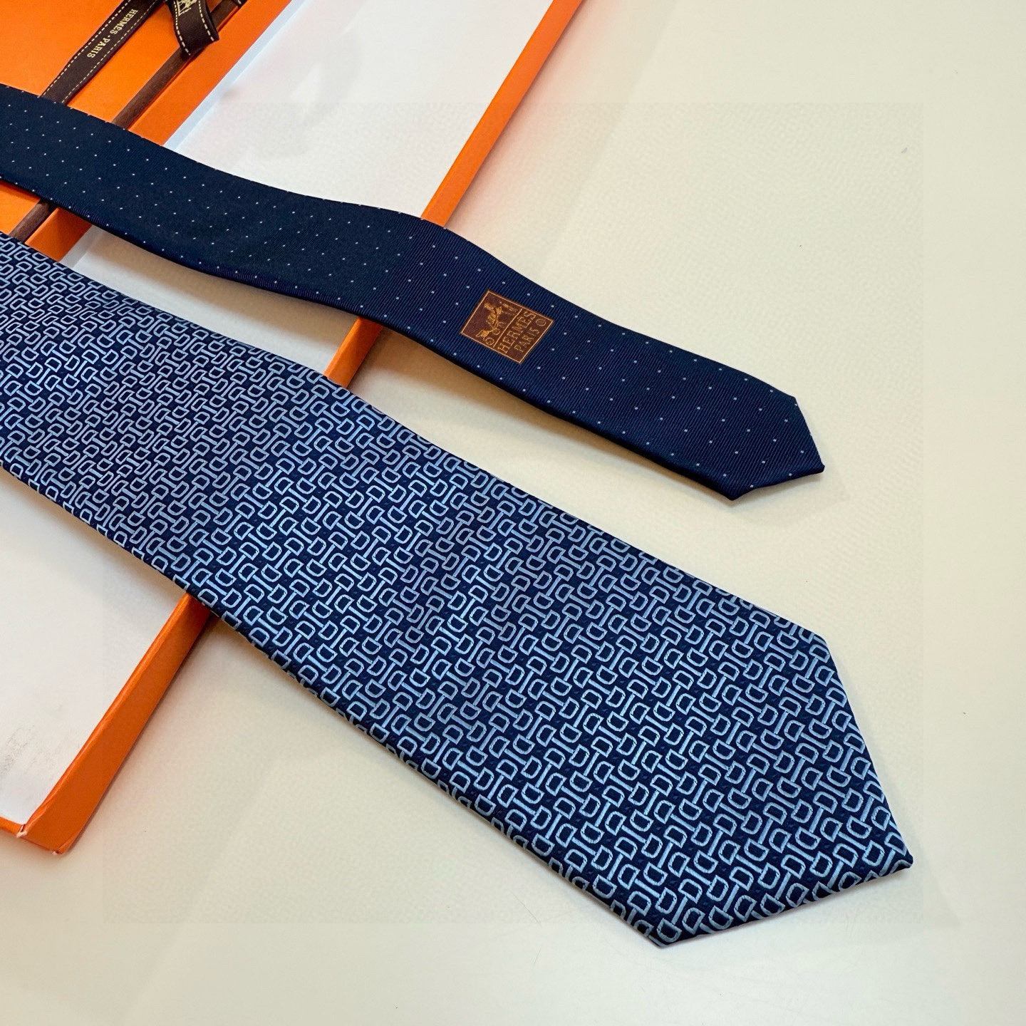 H織り ネクタイ ハイブランド調 結婚式 ホスト 衣装 高級シルク調 光沢 ネイビー - 画像 9