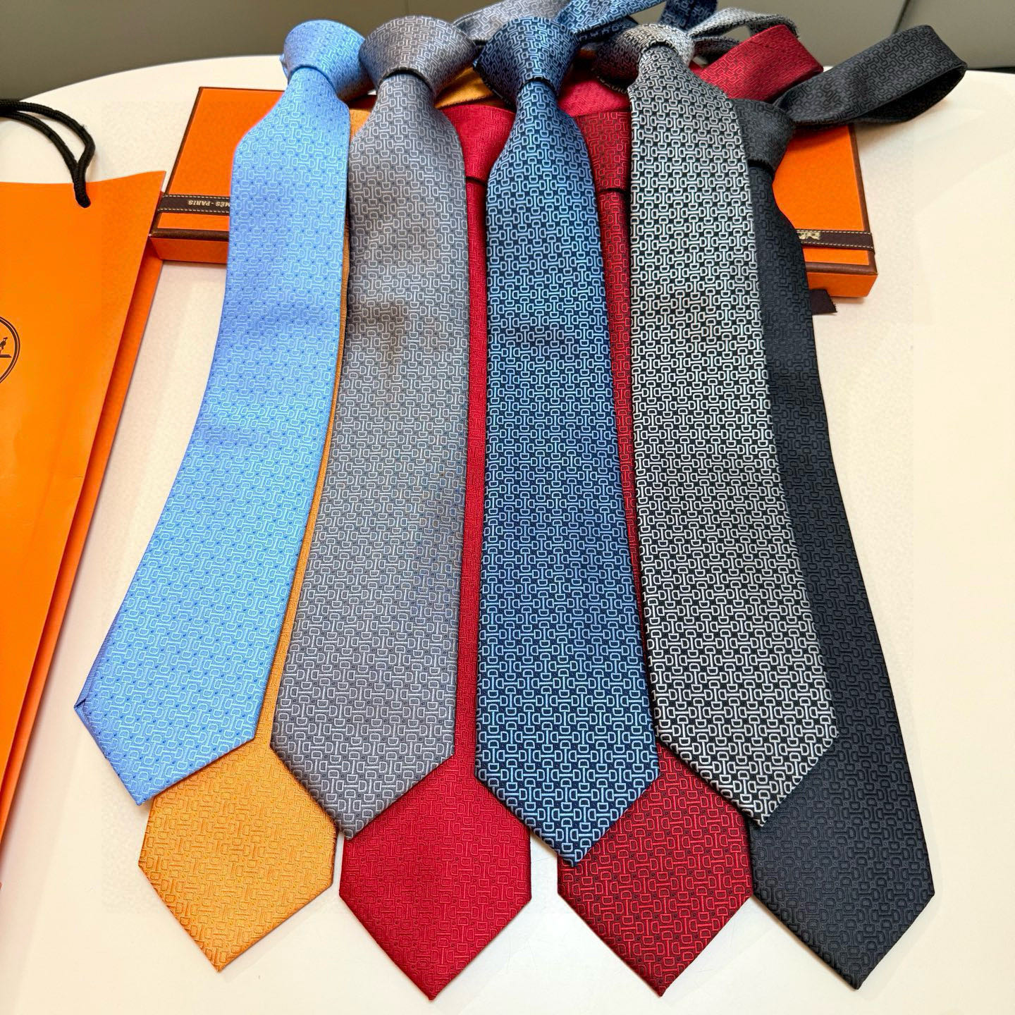 H柄 ネクタイ ハイブランド調 ホスト 衣装 結婚式 高級シルク調 光沢 ネイビー - 画像 4