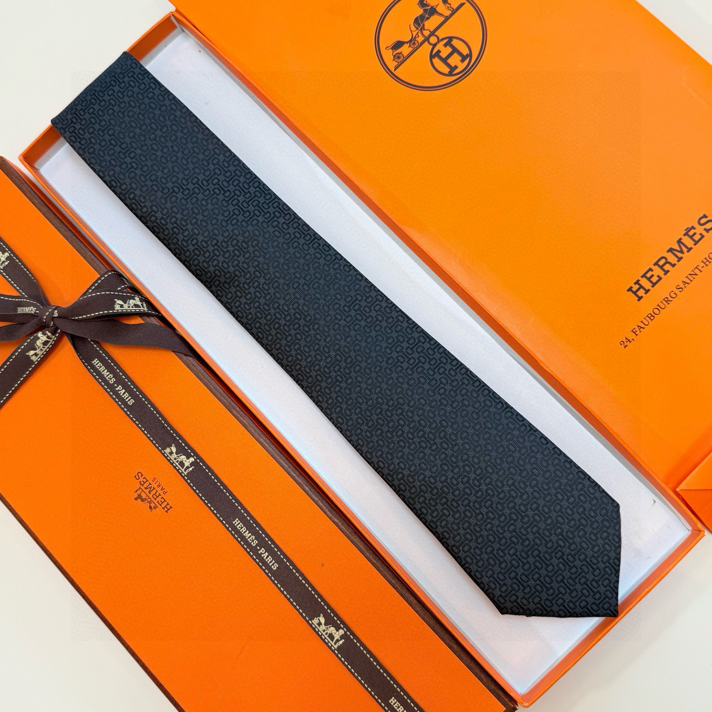 H柄 ネクタイ ハイブランド調 ホスト 衣装 結婚式 高級シルク調 光沢 ネイビー - 画像 8