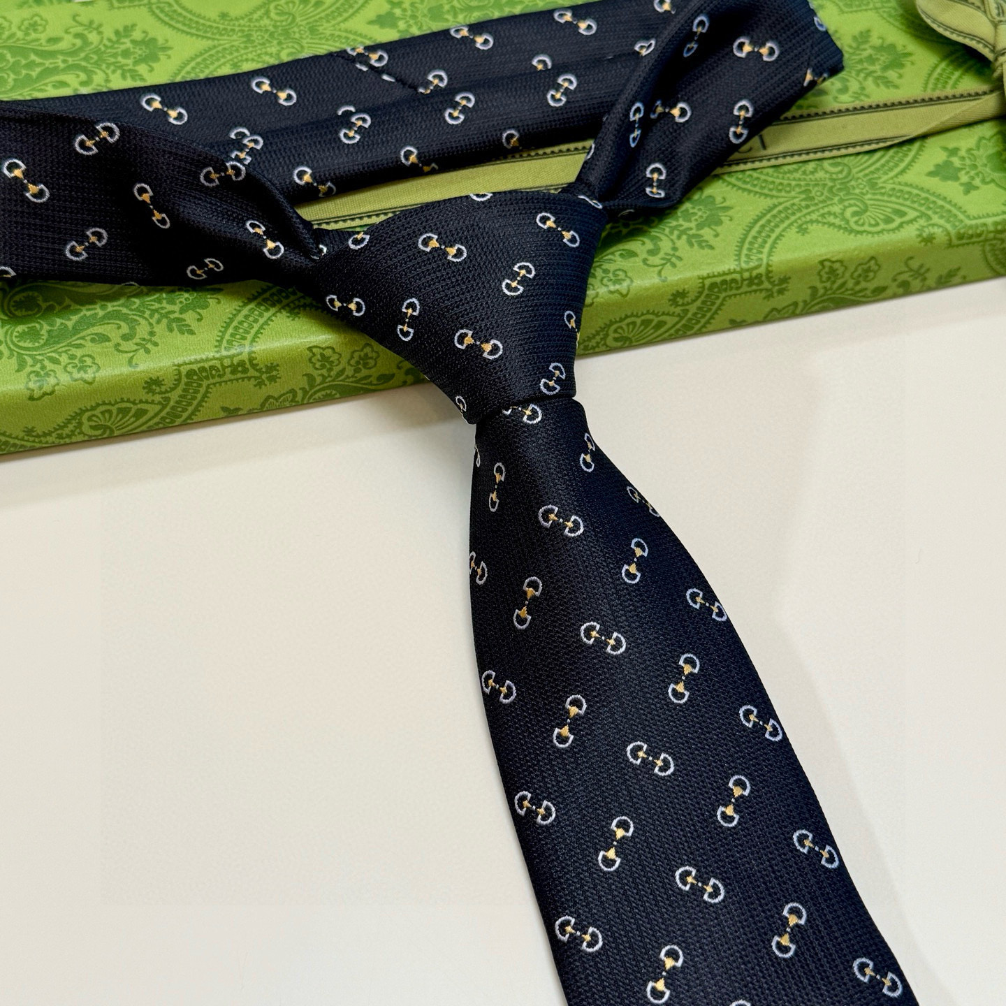 GG柄 ネクタイ グッチ風 結婚式 ホスト 衣装 高級シルク調 光沢 ネイビー - 画像 2